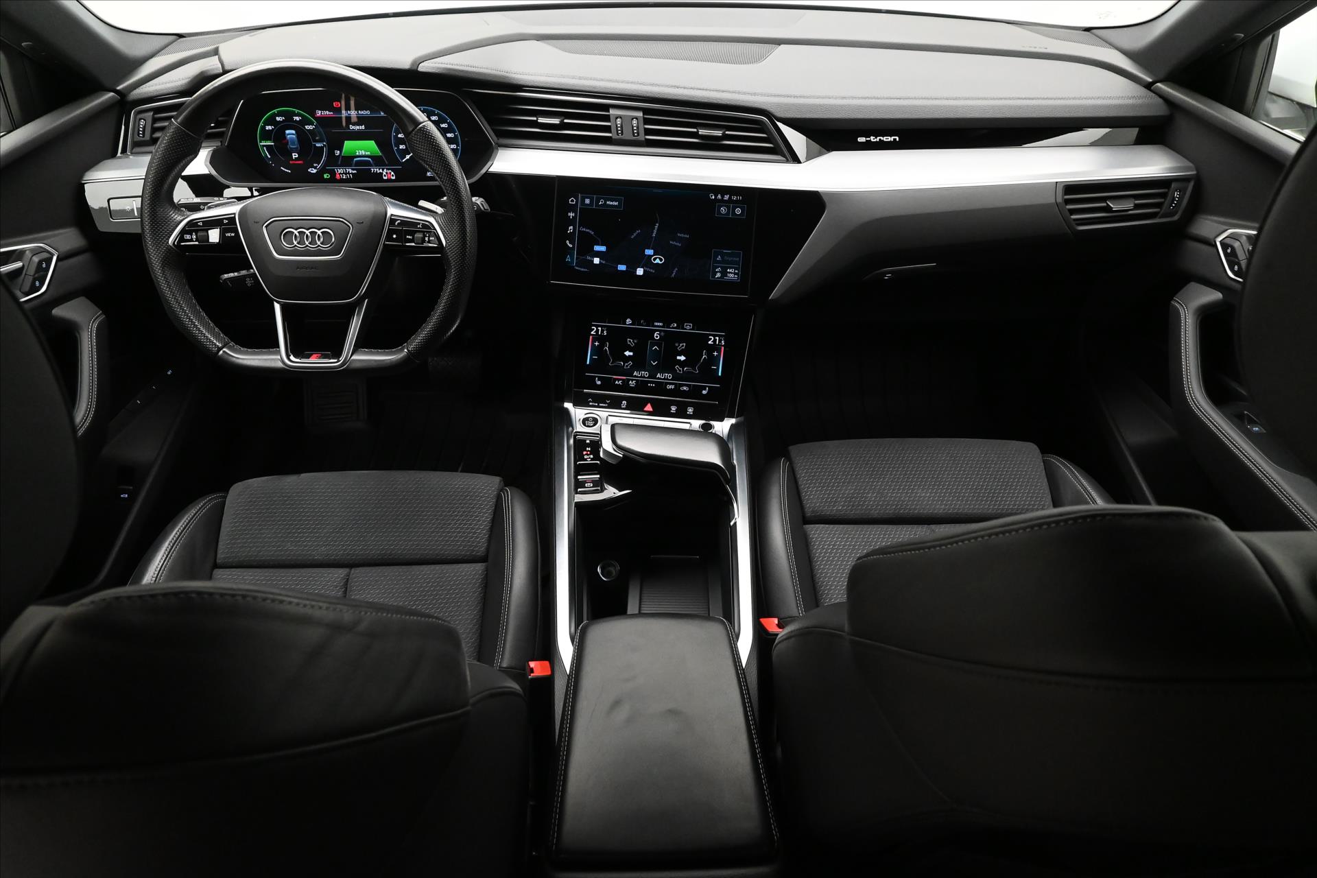 Hlavní fotografie vozu Audi e-tron 55 300 kW QUATTRO S-LINE Záruka až 3 roky (15)