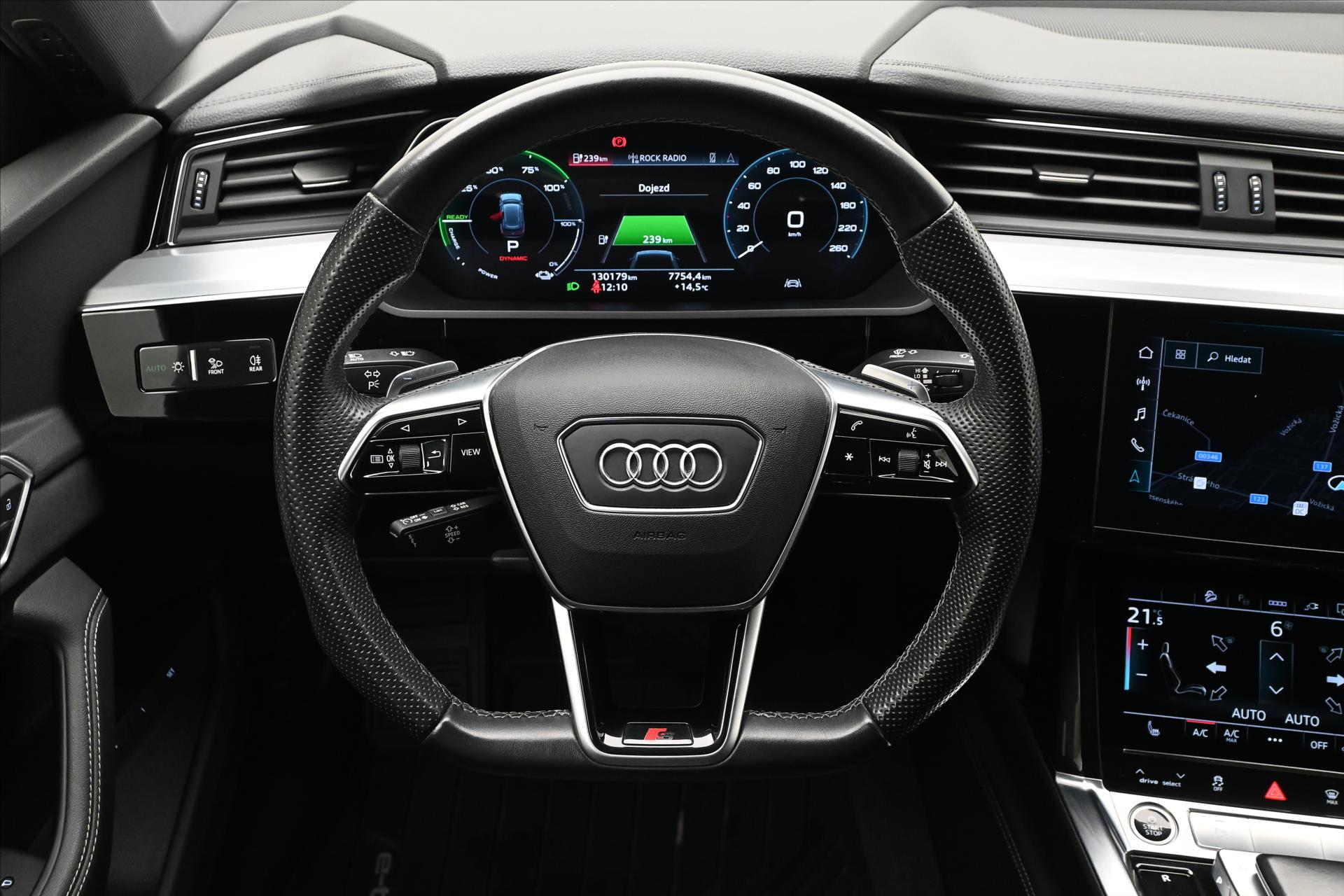 Hlavní fotografie vozu Audi e-tron 55 300 kW QUATTRO S-LINE Záruka až 3 roky (18)