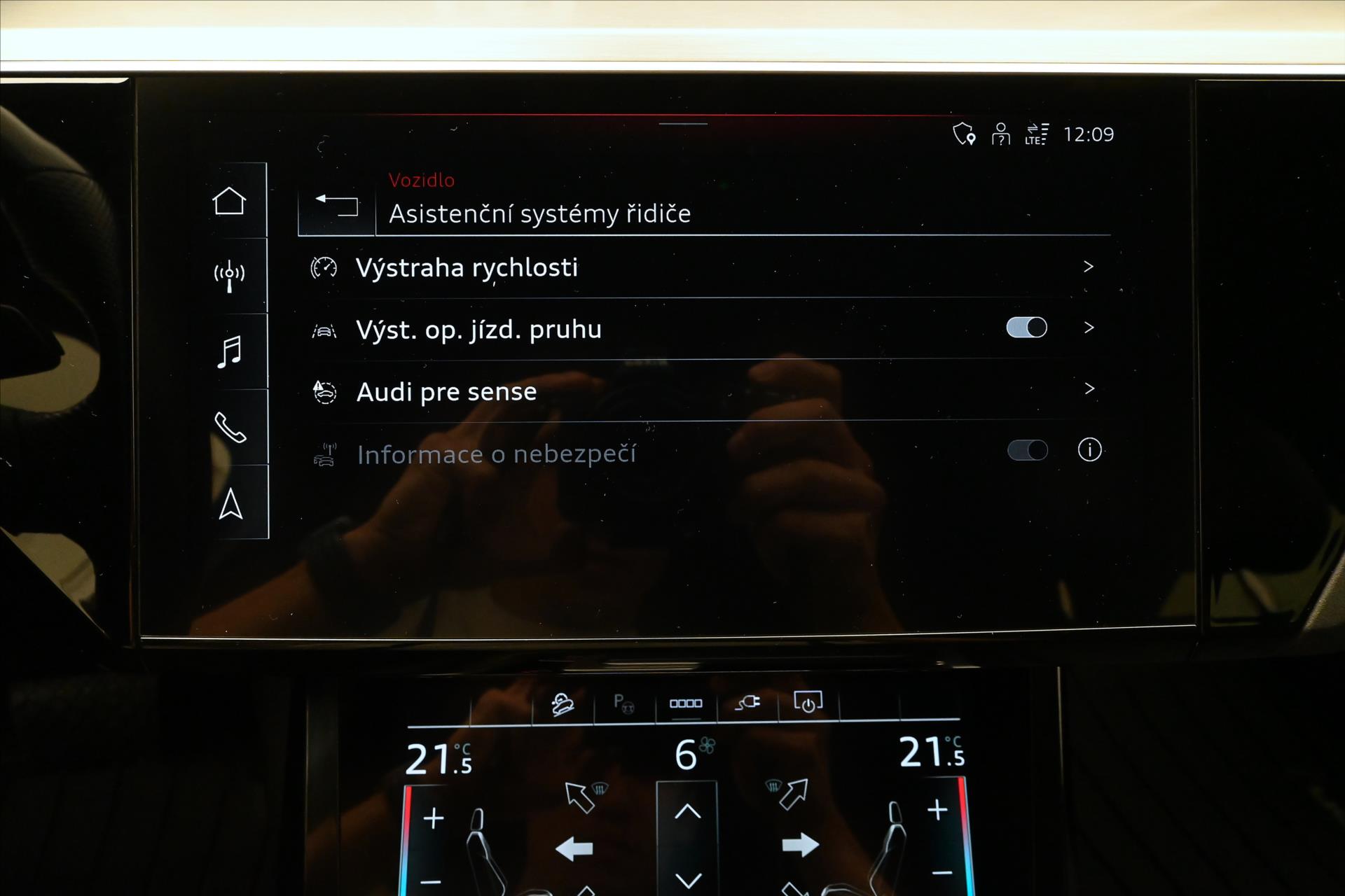 Hlavní fotografie vozu Audi e-tron 55 300 kW QUATTRO S-LINE Záruka až 3 roky (19)