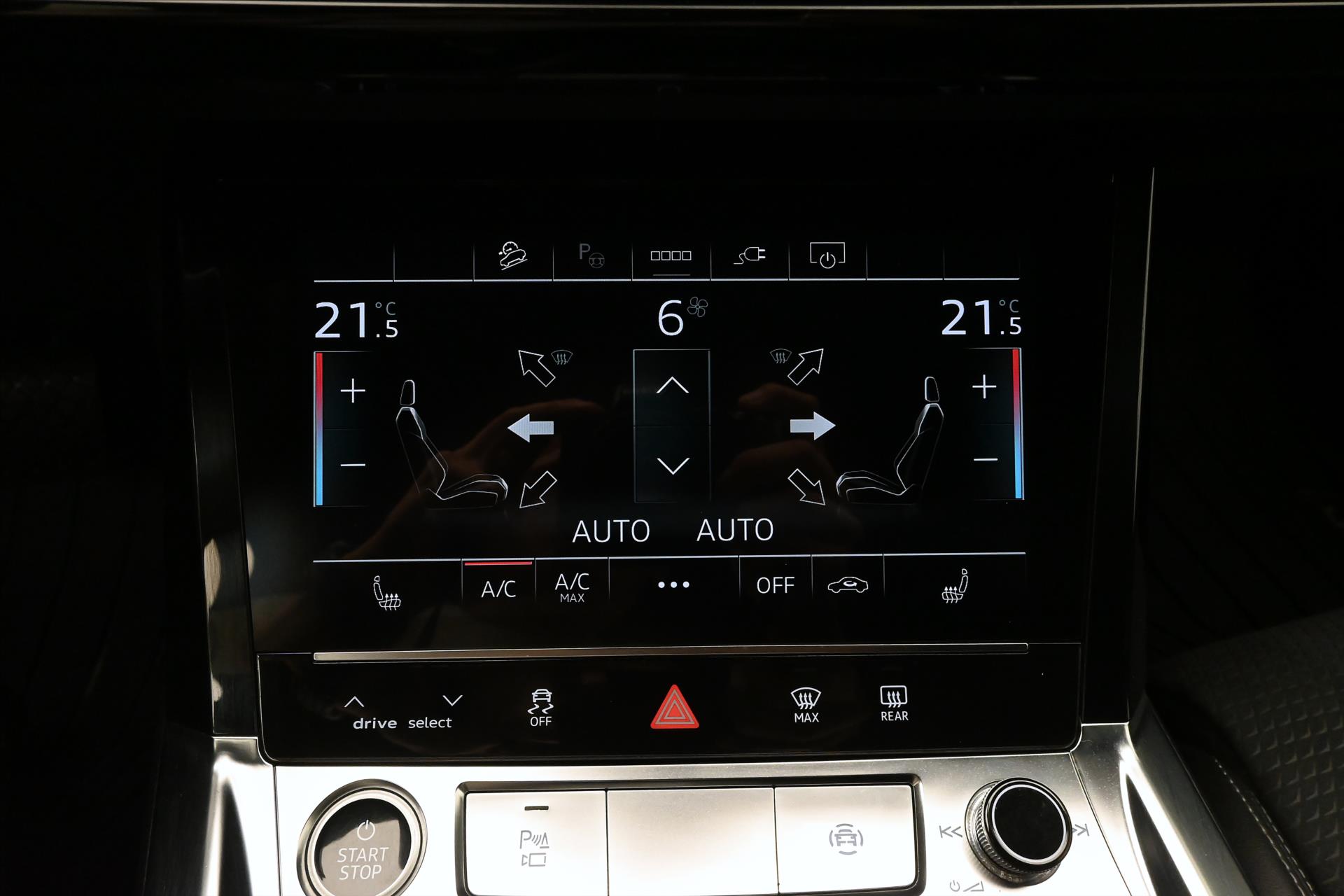 Hlavní fotografie vozu Audi e-tron 55 300 kW QUATTRO S-LINE Záruka až 3 roky (21)