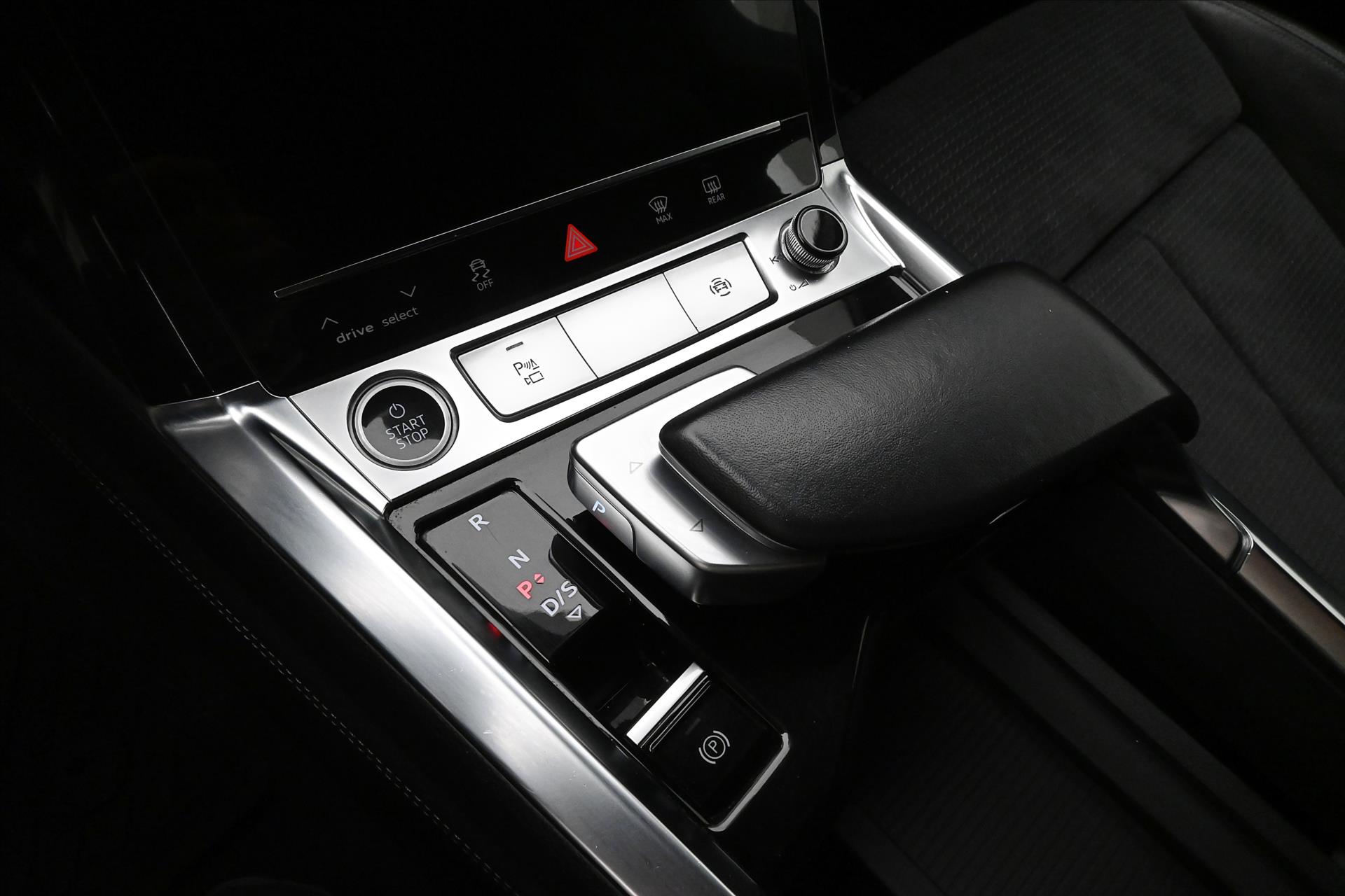 Hlavní fotografie vozu Audi e-tron 55 300 kW QUATTRO S-LINE Záruka až 3 roky (22)