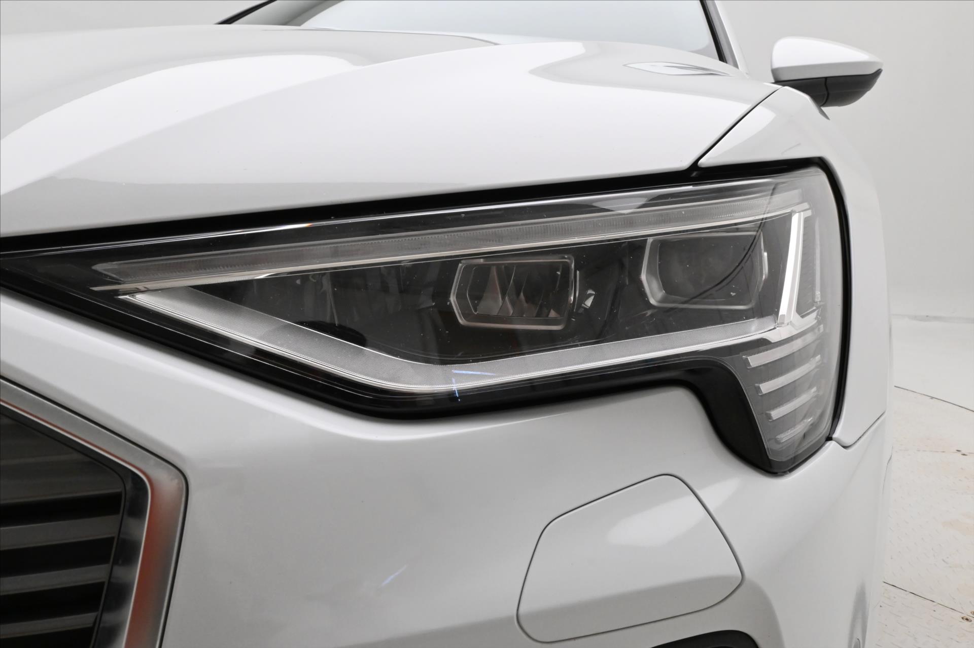 Hlavní fotografie vozu Audi e-tron 55 300 kW QUATTRO S-LINE Záruka až 3 roky (29)