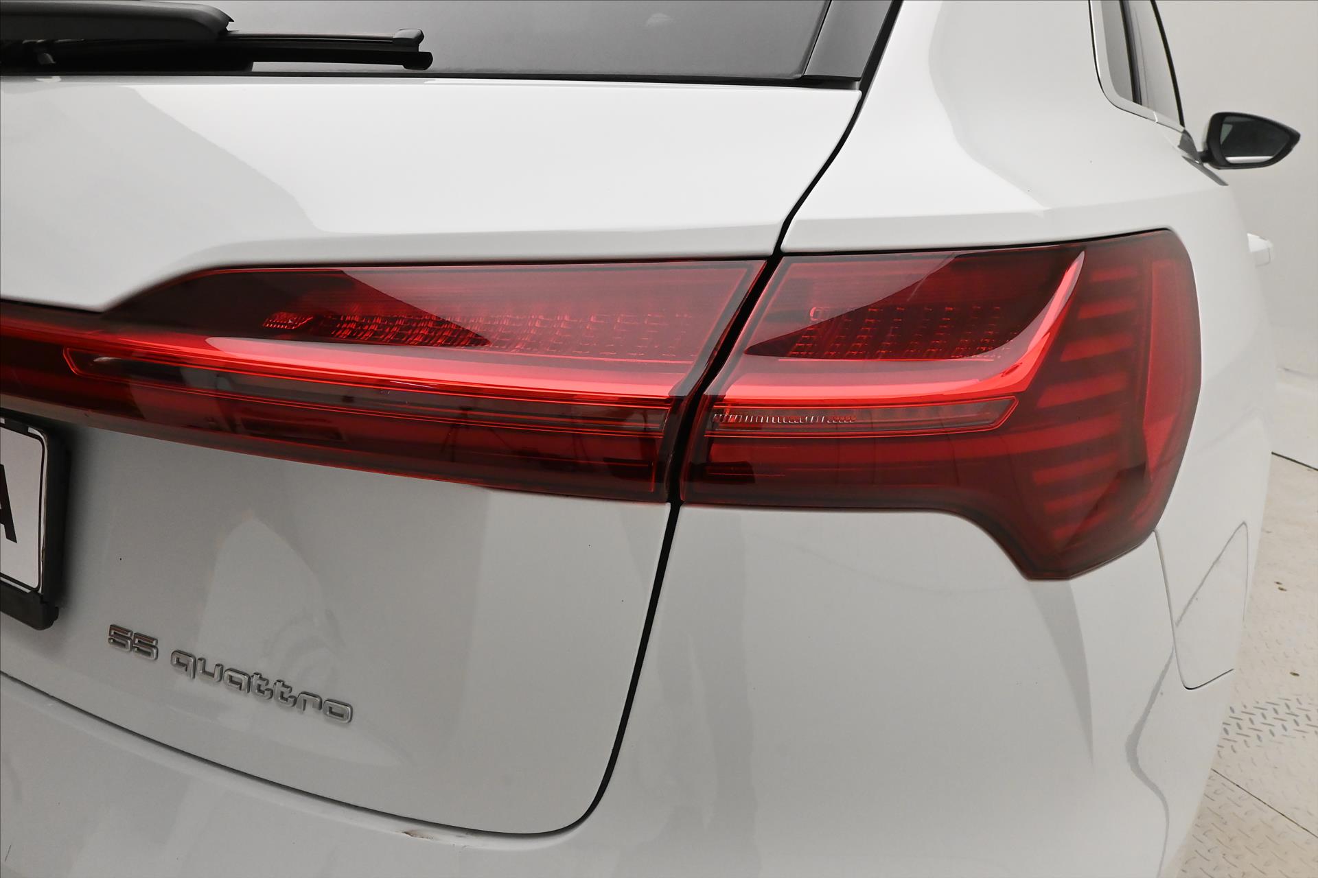 Hlavní fotografie vozu Audi e-tron 55 300 kW QUATTRO S-LINE Záruka až 3 roky (30)