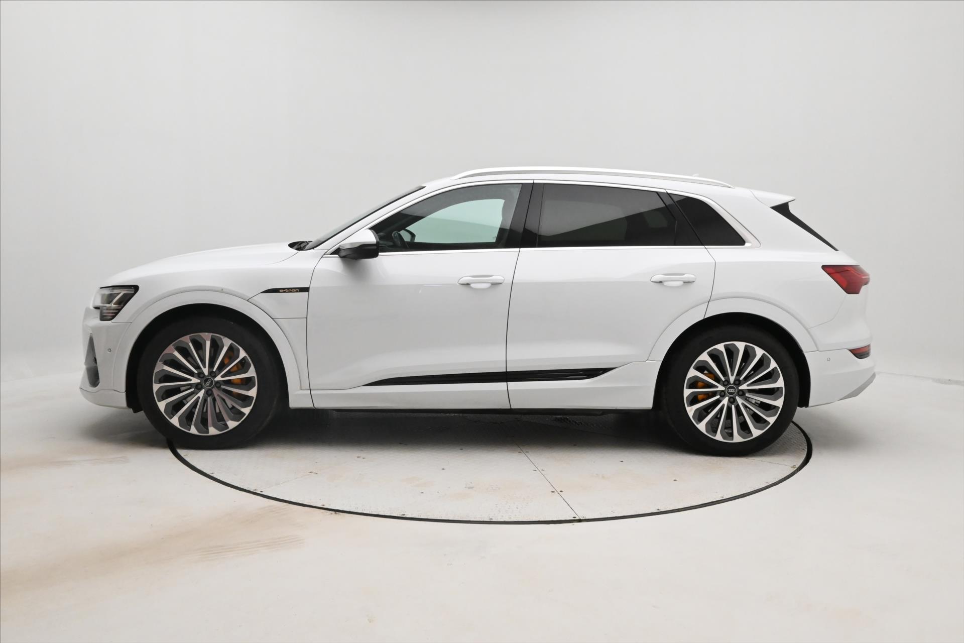 Hlavní fotografie vozu Audi e-tron 55 300 kW QUATTRO S-LINE Záruka až 3 roky (8)