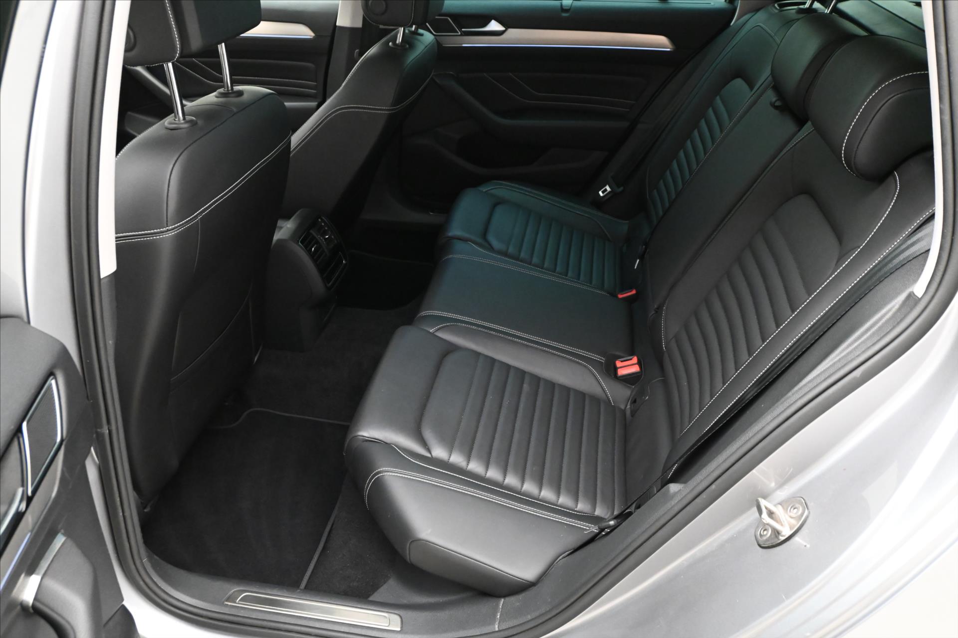 Hlavní fotografie vozu Volkswagen Passat 2,0 TDI 147kW DSG Elegance Záruka až 5 let (12)