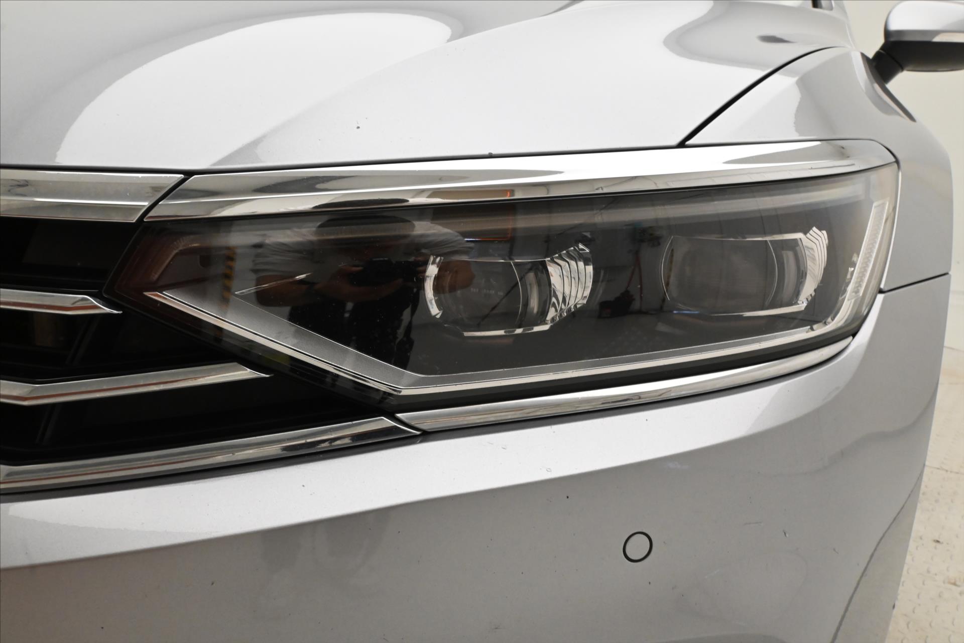 Hlavní fotografie vozu Volkswagen Passat 2,0 TDI 147kW DSG Elegance Záruka až 5 let (23)
