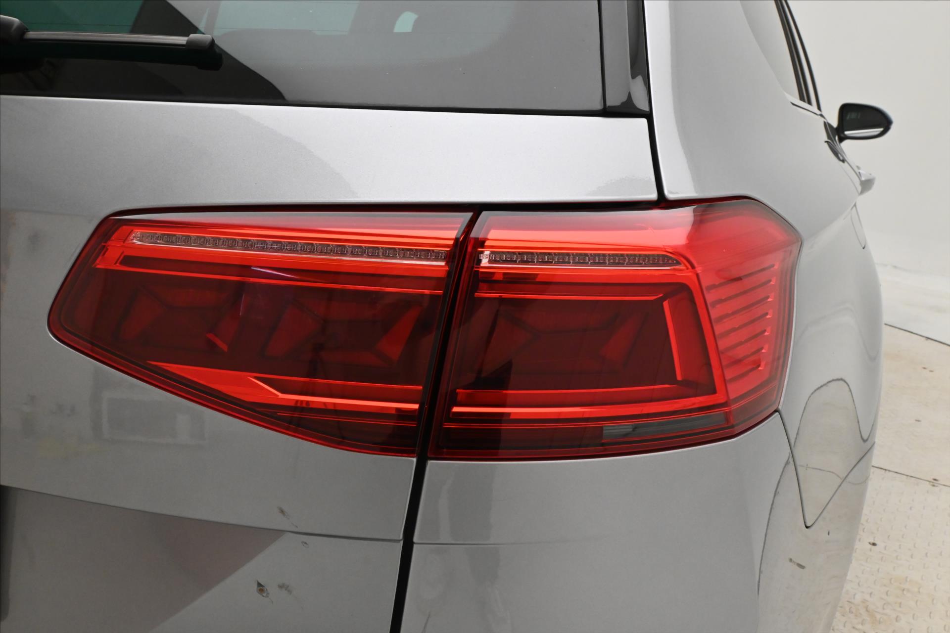 Hlavní fotografie vozu Volkswagen Passat 2,0 TDI 147kW DSG Elegance Záruka až 5 let (24)
