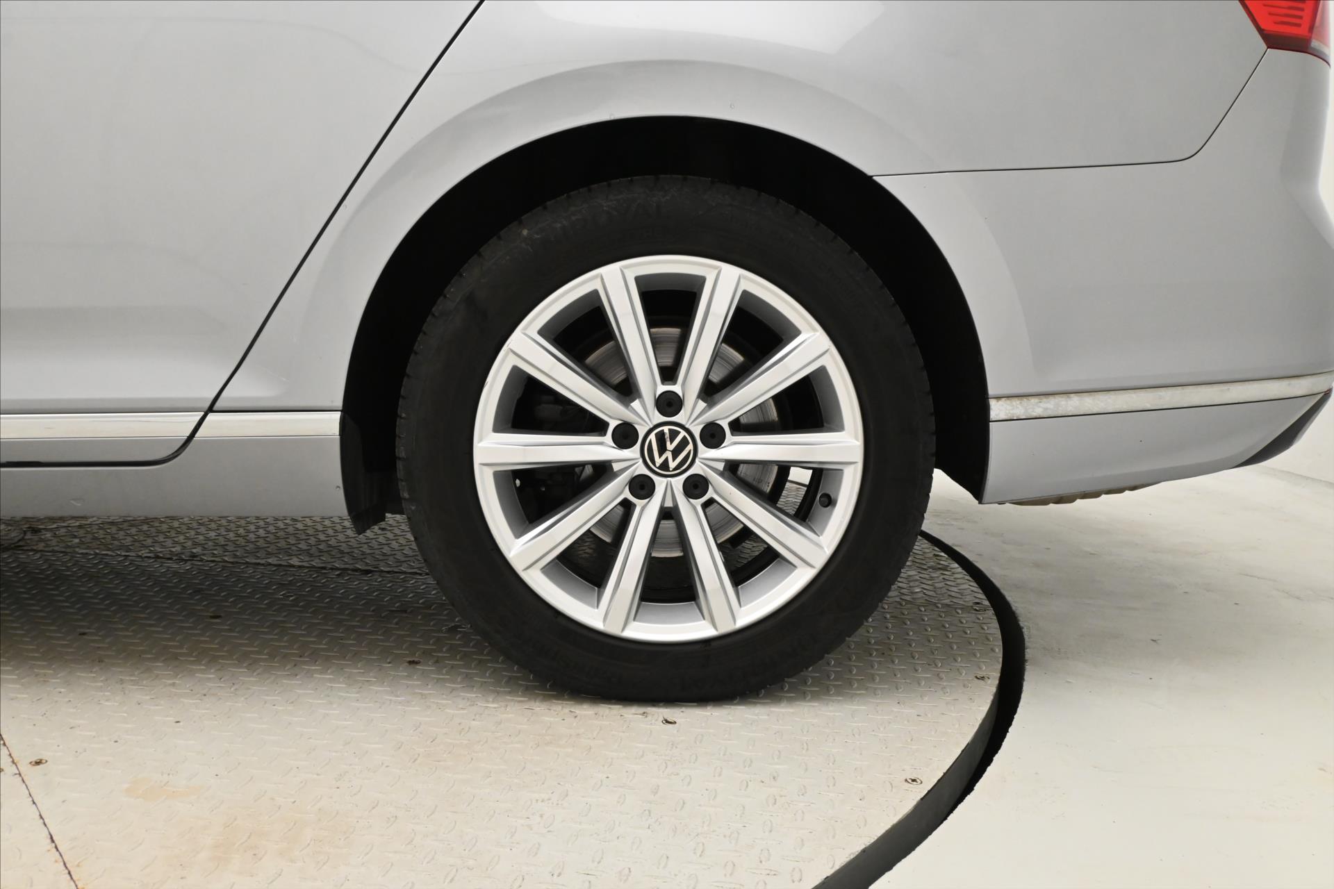 Hlavní fotografie vozu Volkswagen Passat 2,0 TDI 147kW DSG Elegance Záruka až 5 let (25)