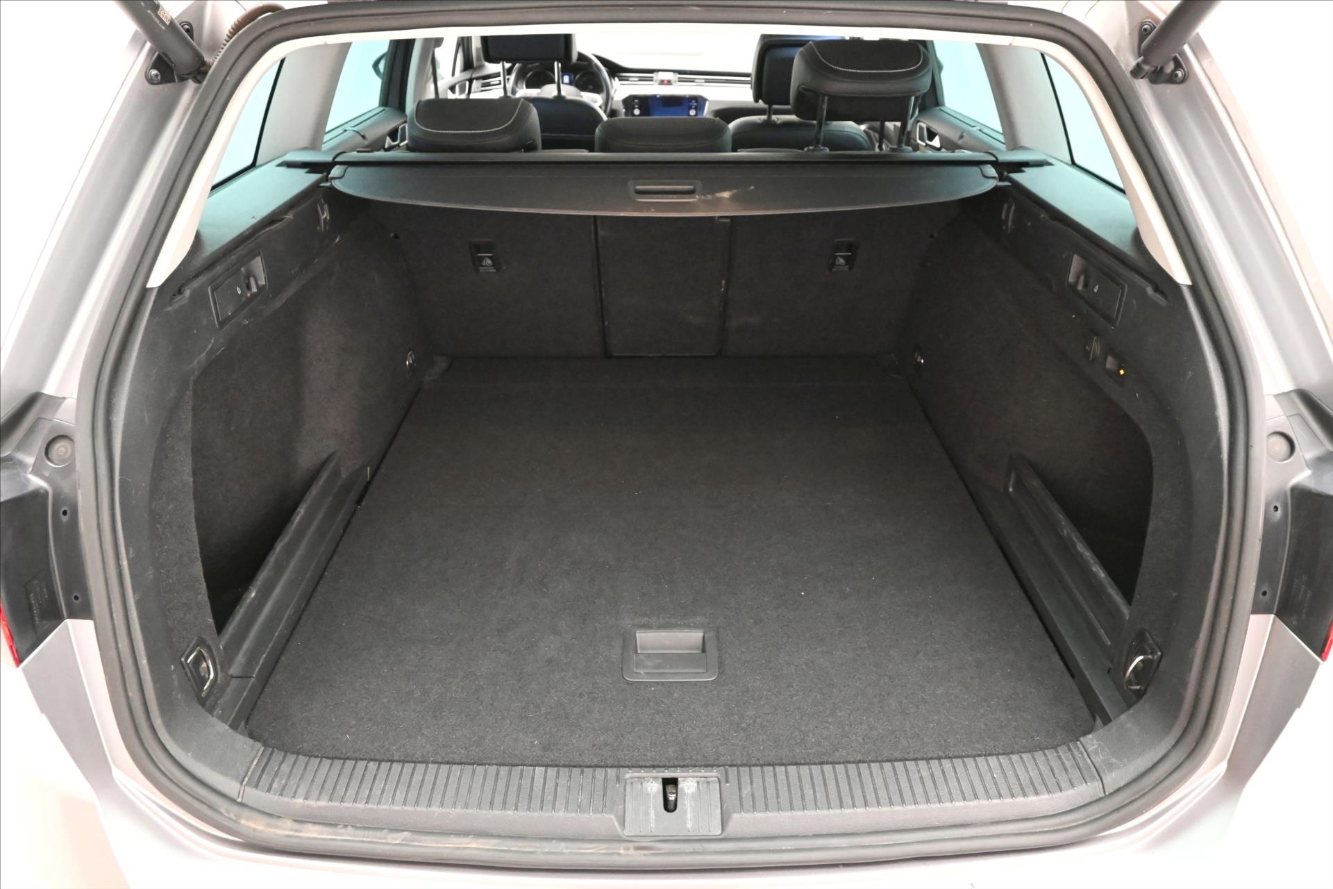 Hlavní fotografie vozu Volkswagen Passat 2,0 TDI 147kW DSG Elegance Záruka až 5 let (9)