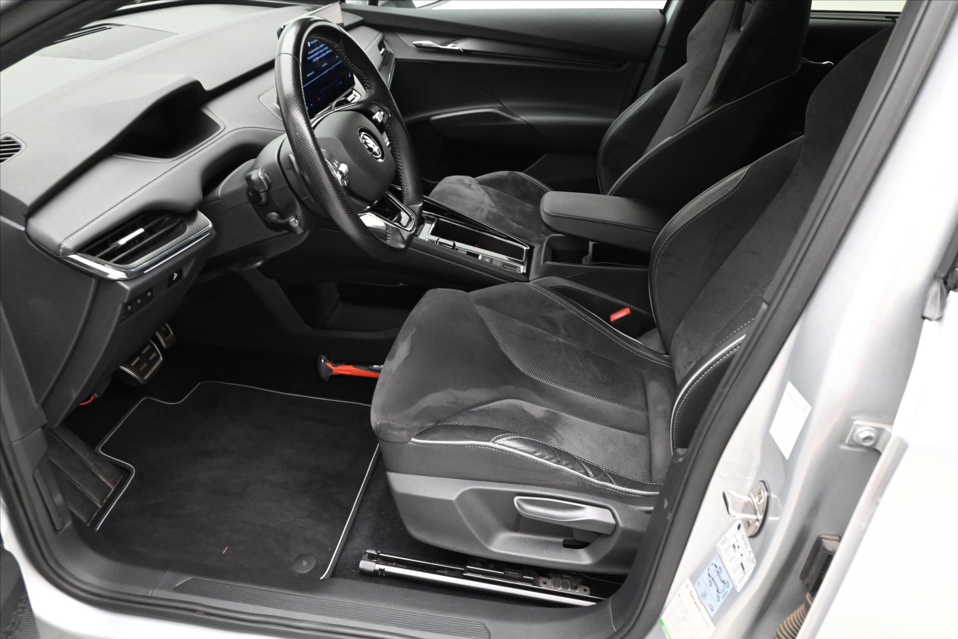 Hlavní fotografie vozu Škoda Enyaq iV 60 132kW SportPlus SOH 87%  Záruka až 3 rok (12)