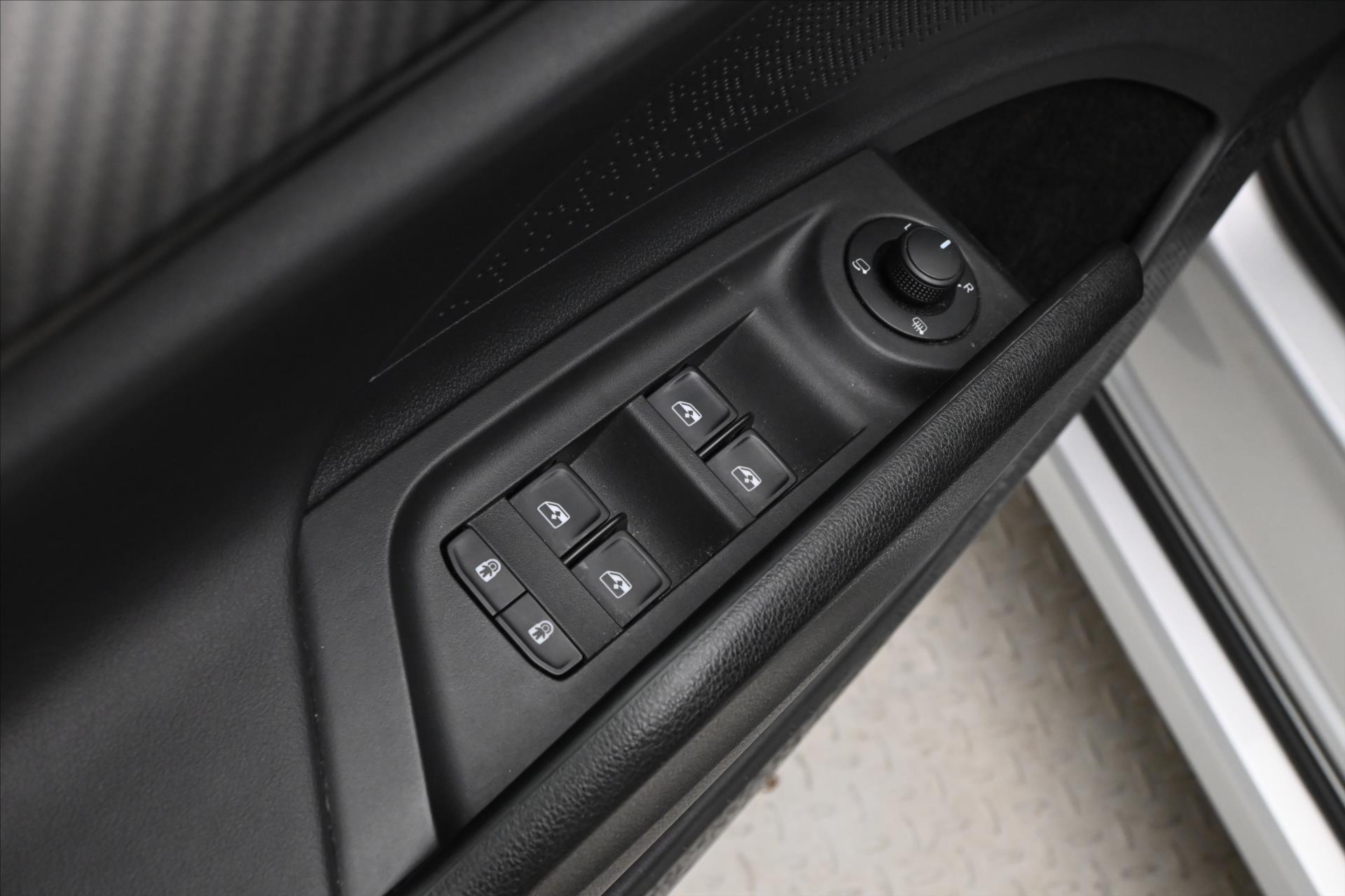 Hlavní fotografie vozu Škoda Enyaq iV 60 132kW SportPlus SOH 87%  Záruka až 3 rok (23)