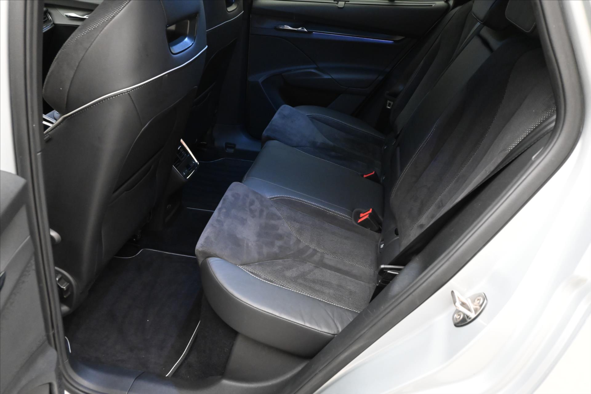 Hlavní fotografie vozu Škoda Enyaq iV BEV 60 132kW SportPlus Záruka až 3 roky (13)