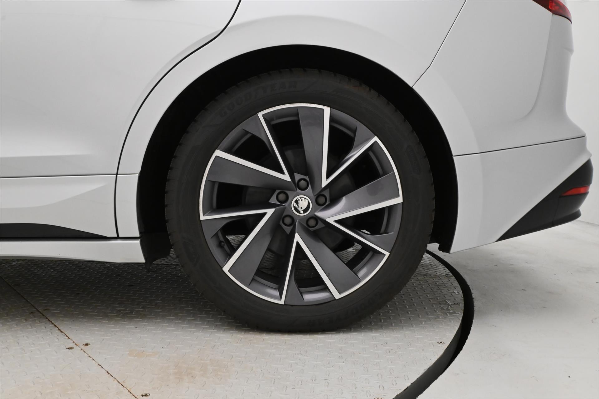Hlavní fotografie vozu Škoda Enyaq iV BEV 60 132kW SportPlus Záruka až 3 roky (28)