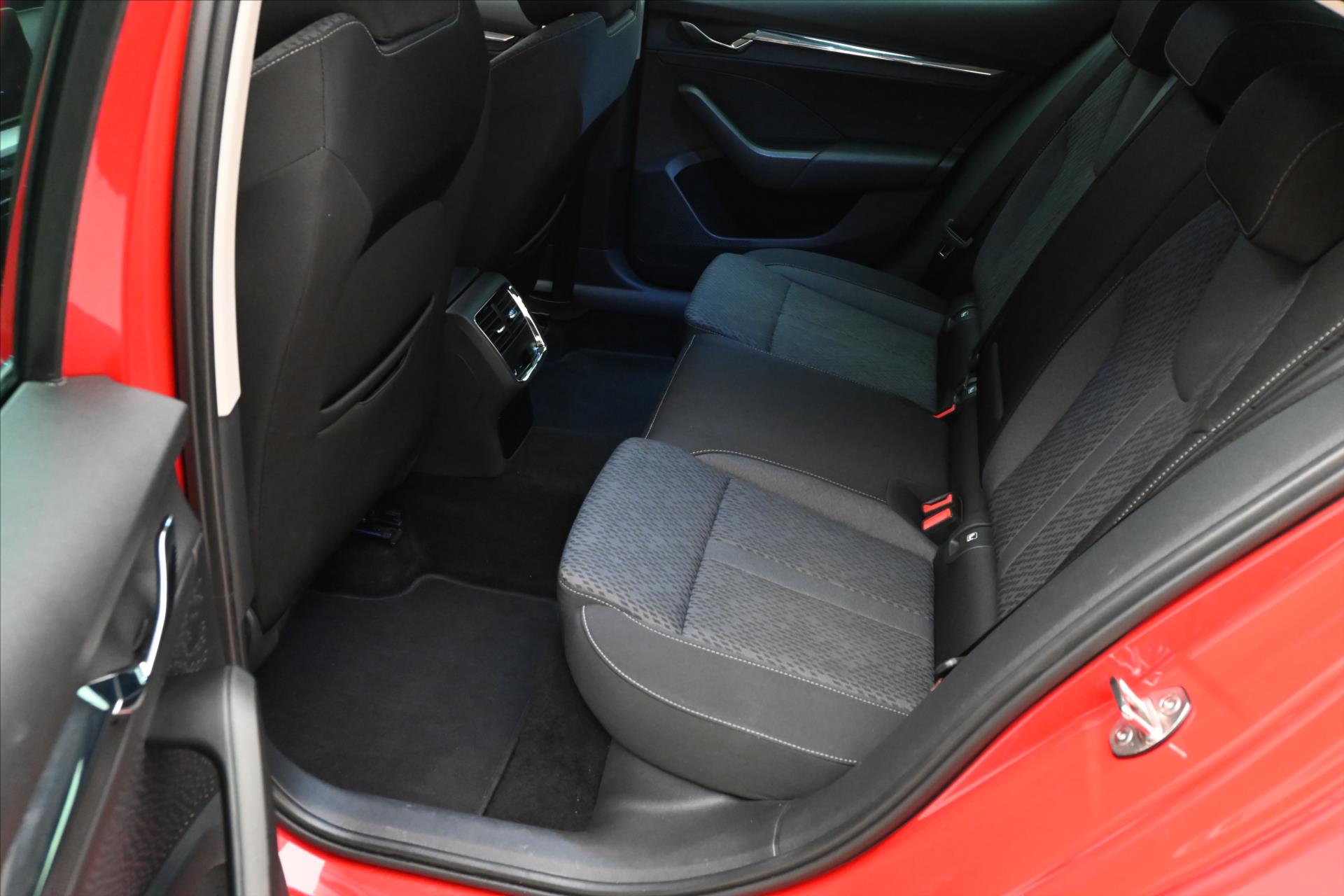 Hlavní fotografie vozu Škoda Octavia 1,0 TSI e-TEC 81kW DSG Style Záruka až 5 let (15)