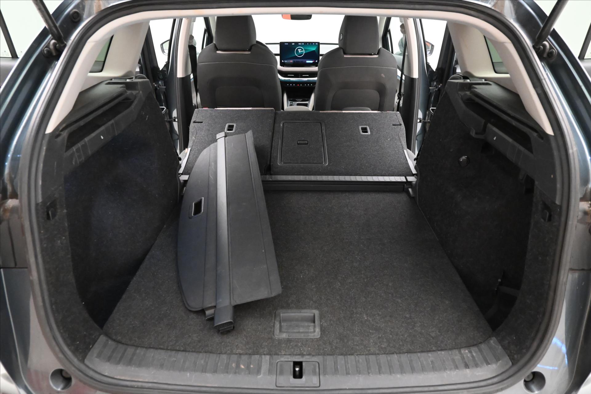 Hlavní fotografie vozu Škoda Enyaq iV 60 132kW SOH 92% FIRST Edition Záruka až 3 roky (10)