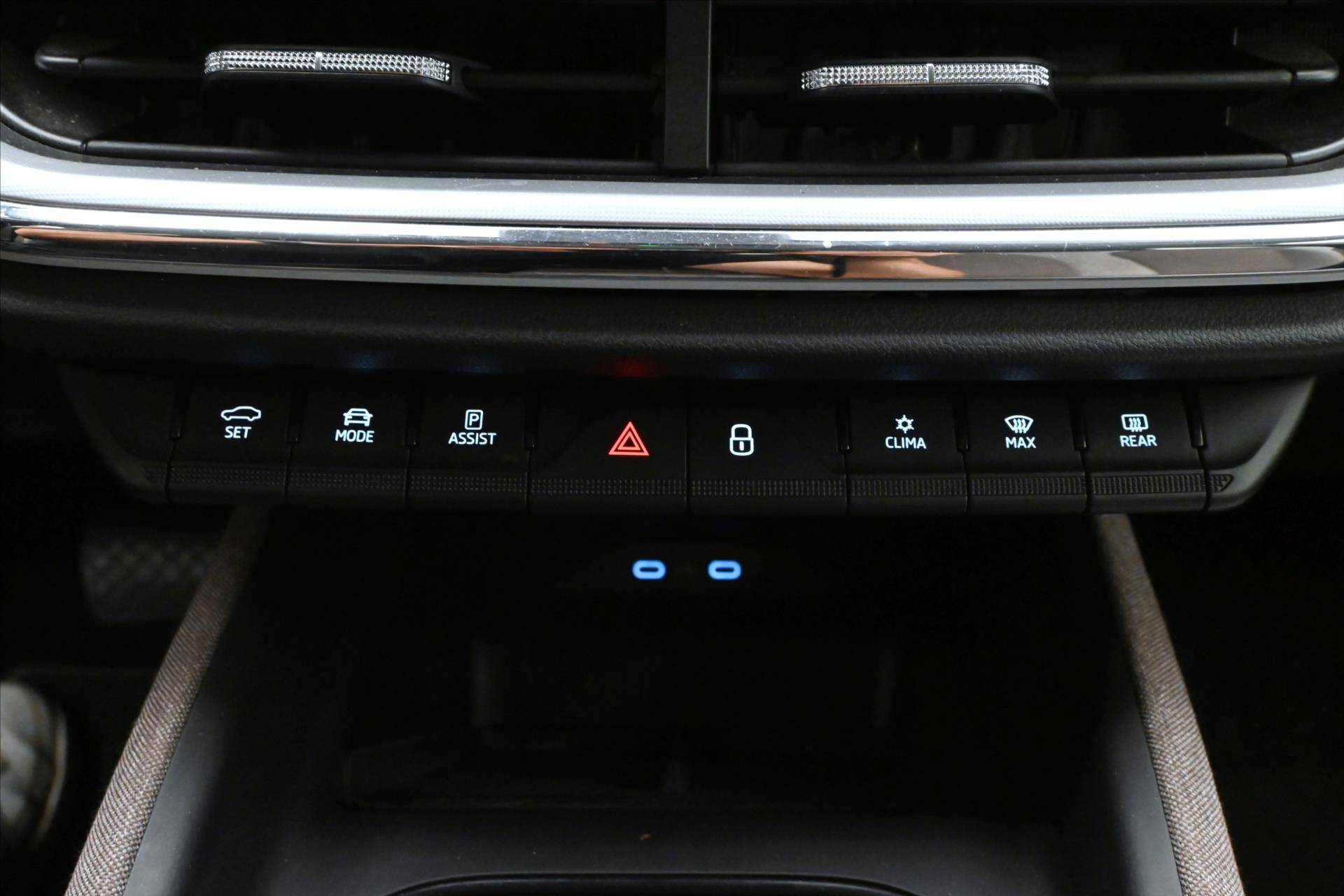 Hlavní fotografie vozu Škoda Enyaq iV 60 132kW SOH 92% FIRST Edition Záruka až 3 roky (19)