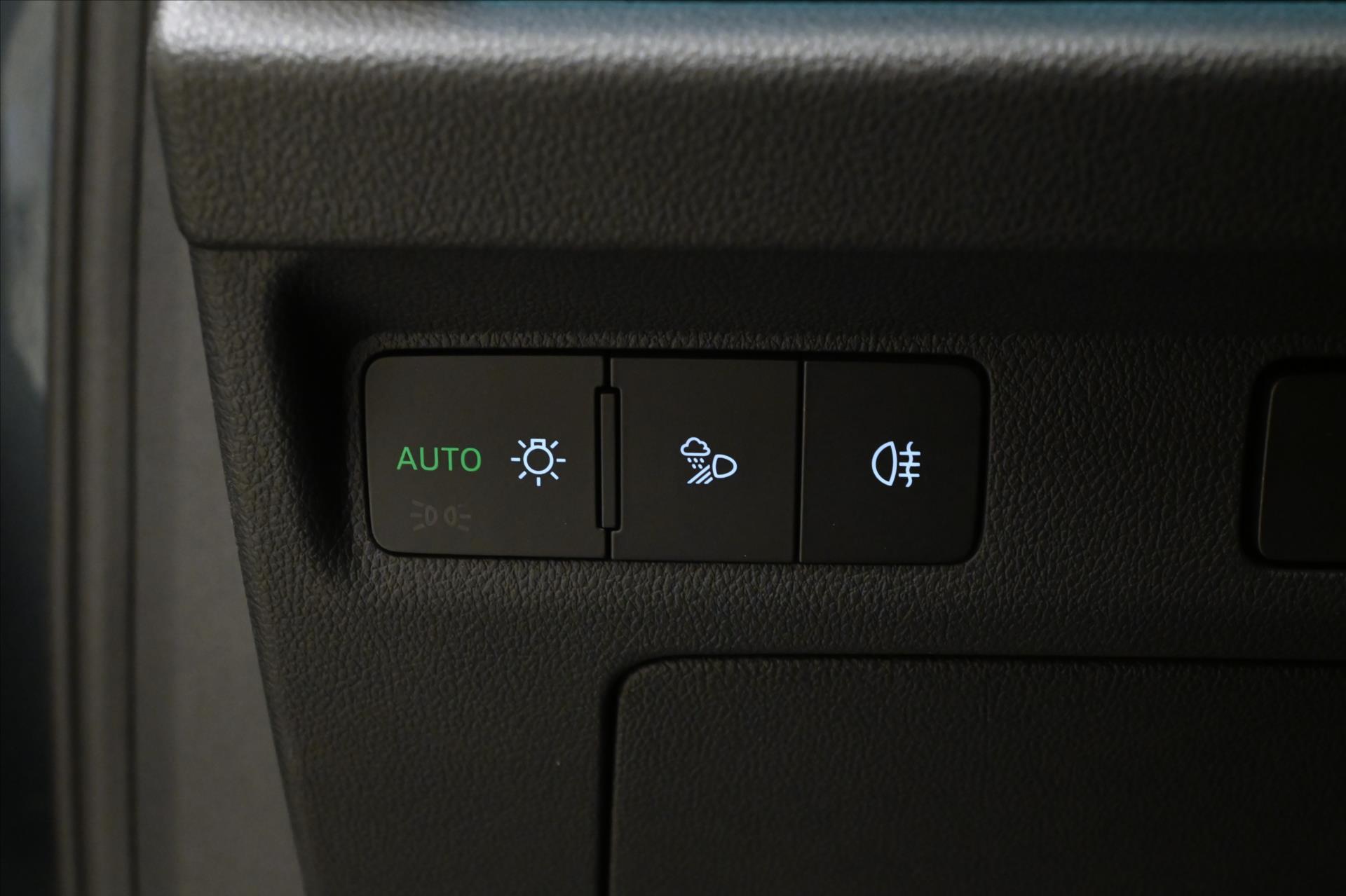 Hlavní fotografie vozu Škoda Enyaq iV 60 132kW SOH 92% FIRST Edition Záruka až 3 roky (23)