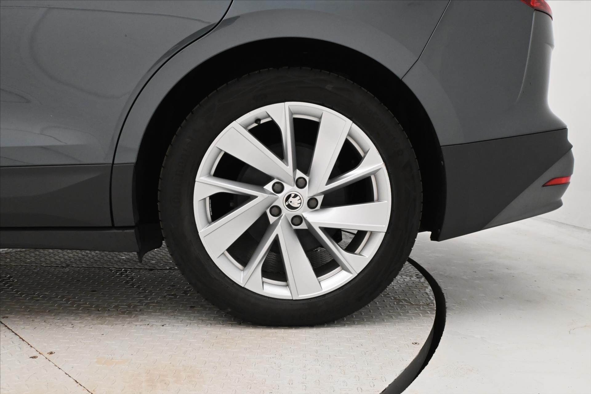 Hlavní fotografie vozu Škoda Enyaq iV 60 132kW SOH 92% FIRST Edition Záruka až 3 roky (26)