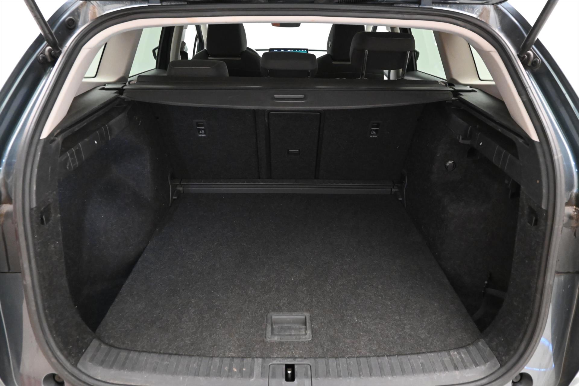 Hlavní fotografie vozu Škoda Enyaq iV 60 132kW SOH 92% FIRST Edition Záruka až 3 roky (9)