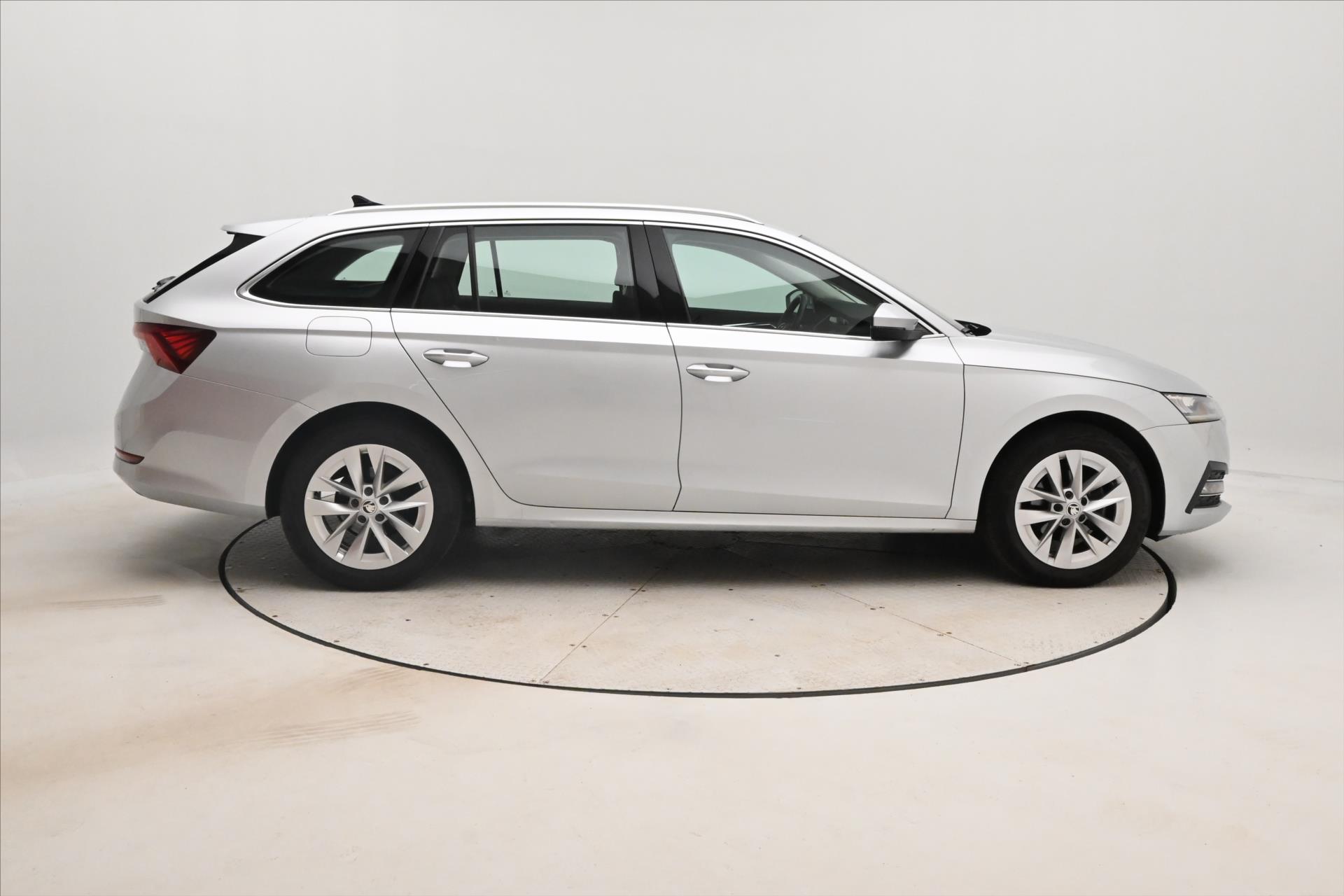 Hlavní fotografie vozu Škoda Octavia 2,0 TDI 110kW DSG Style Záruka až 5 let (4)