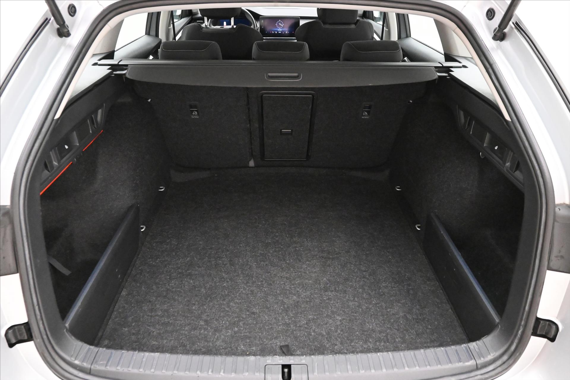 Hlavní fotografie vozu Škoda Octavia 2,0 TDI 110kW DSG Style Záruka až 5 let (9)