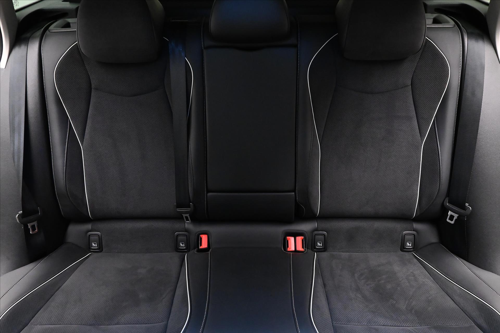 Hlavní fotografie vozu Volkswagen Passat 2,0 TDI 110 kW DSG Business Záruka až 5 let (29)