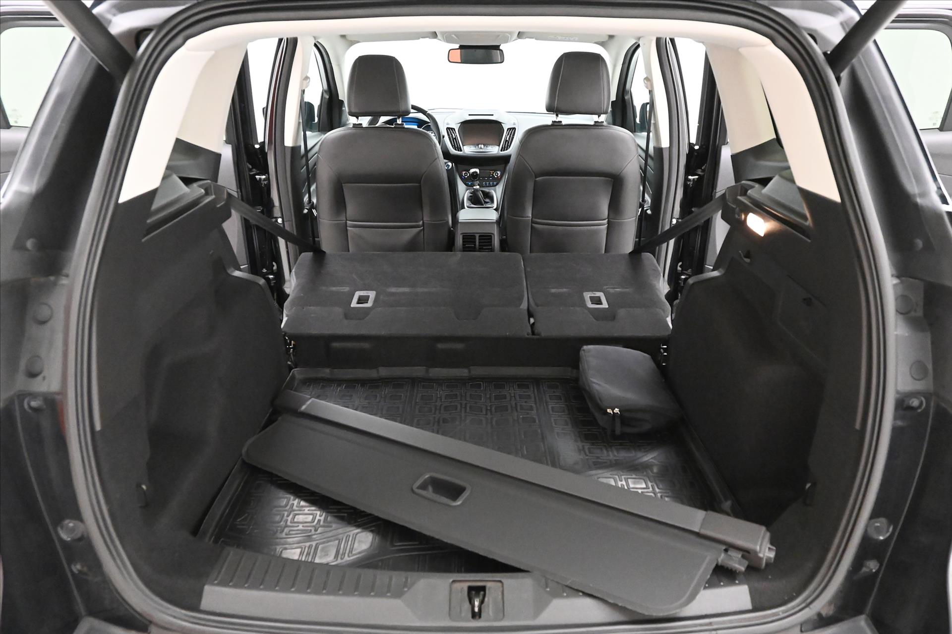Hlavní fotografie vozu Ford Kuga 2,0 TDCi 110kW Tažné Záruka až 5 let (11)