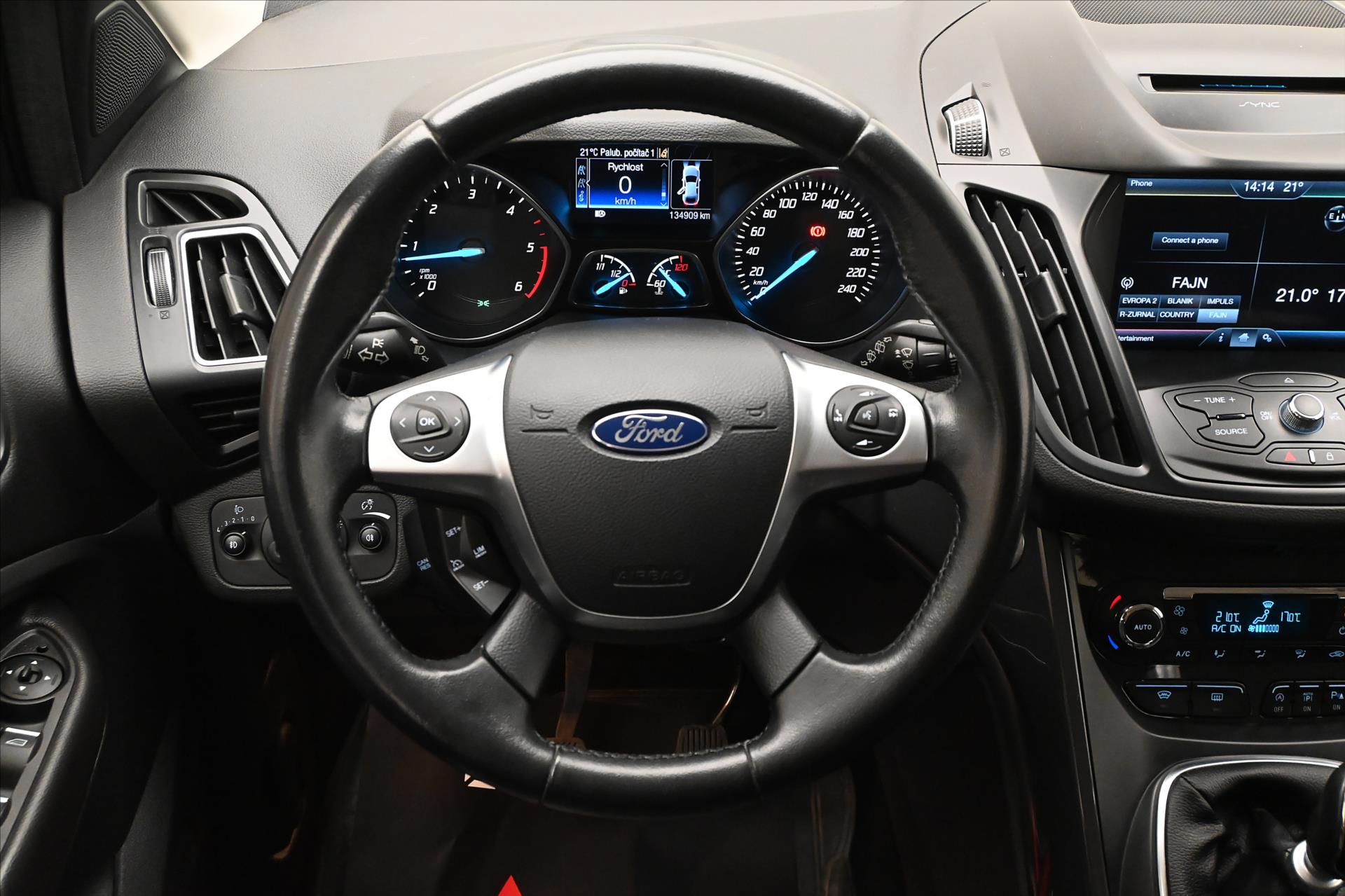 Hlavní fotografie vozu Ford Kuga 2,0 TDCi 110kW Tažné Záruka až 5 let (18)