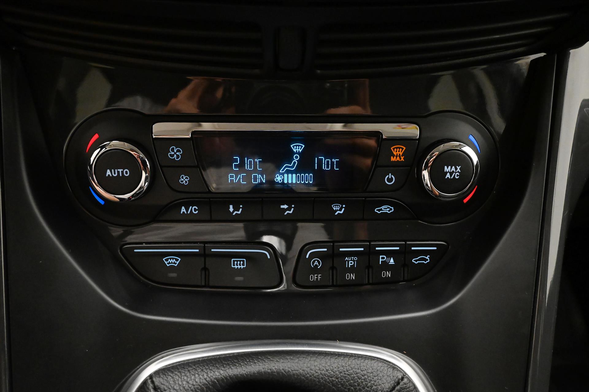 Hlavní fotografie vozu Ford Kuga 2,0 TDCi 110kW Tažné Záruka až 5 let (20)