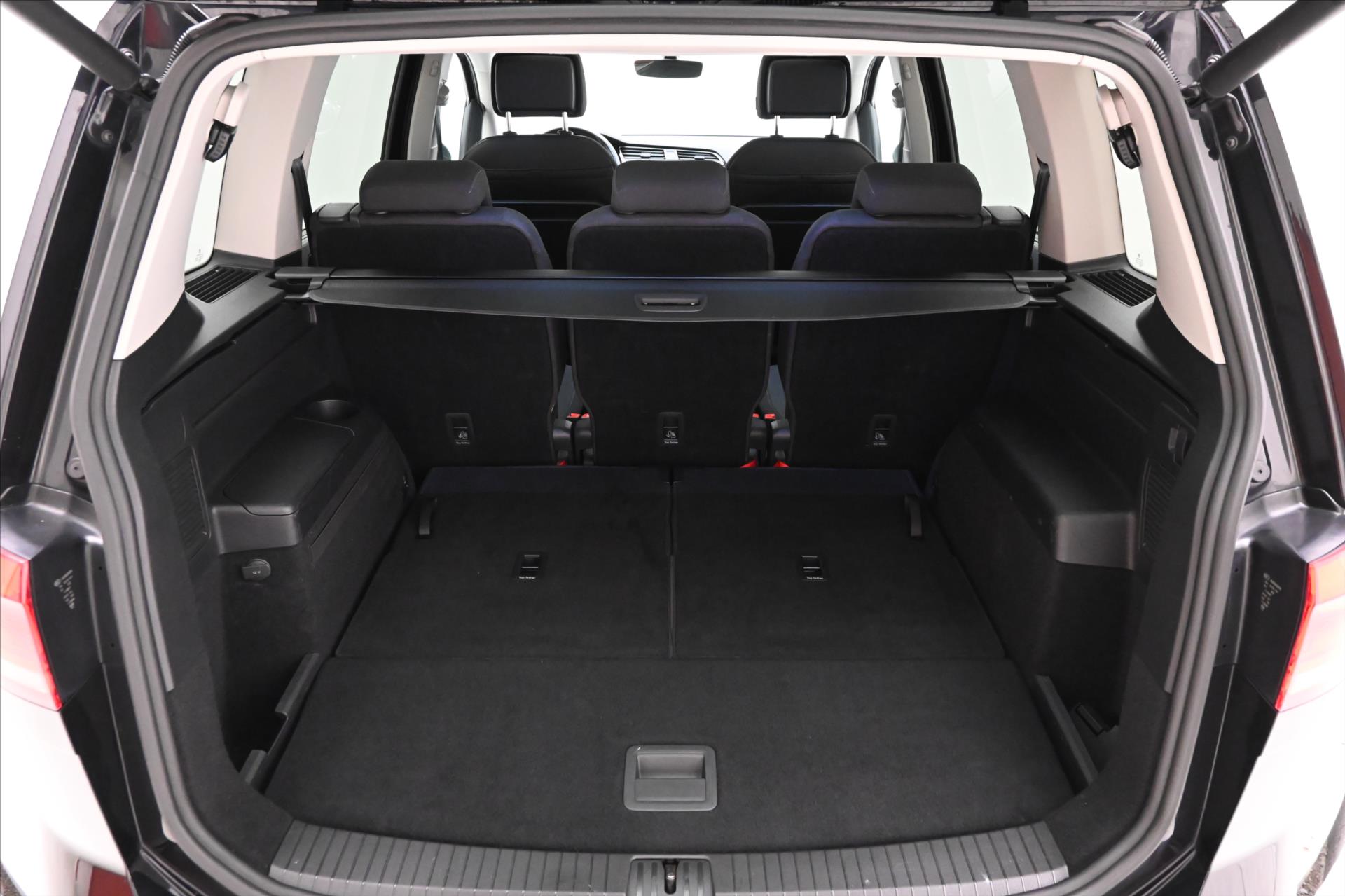 Hlavní fotografie vozu Volkswagen Touran 2,0 TDI 110kW DSG Highline 7míst Záruka až 5 let (12)