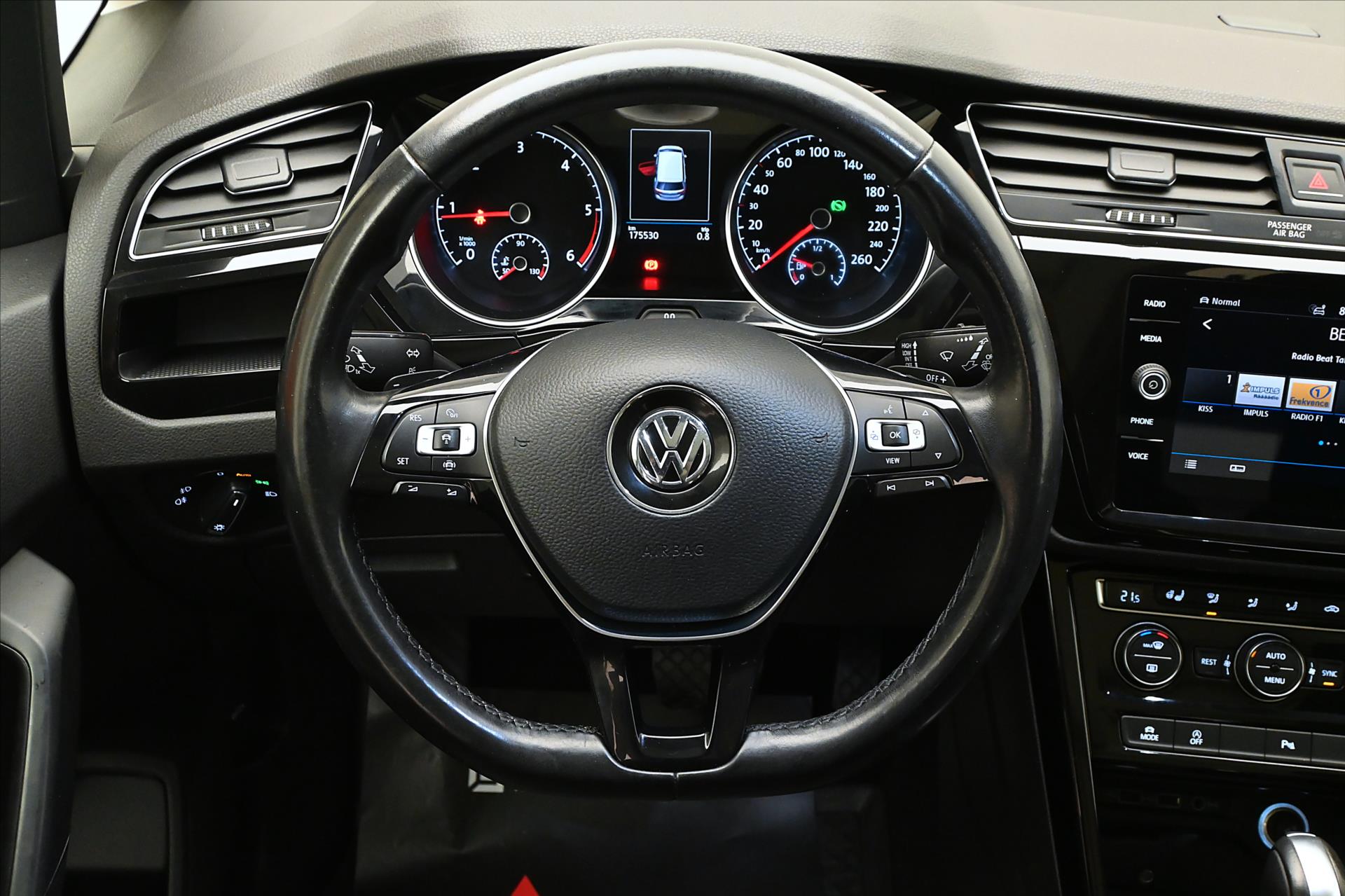 Hlavní fotografie vozu Volkswagen Touran 2,0 TDI 110kW DSG Highline 7míst Záruka až 5 let (20)