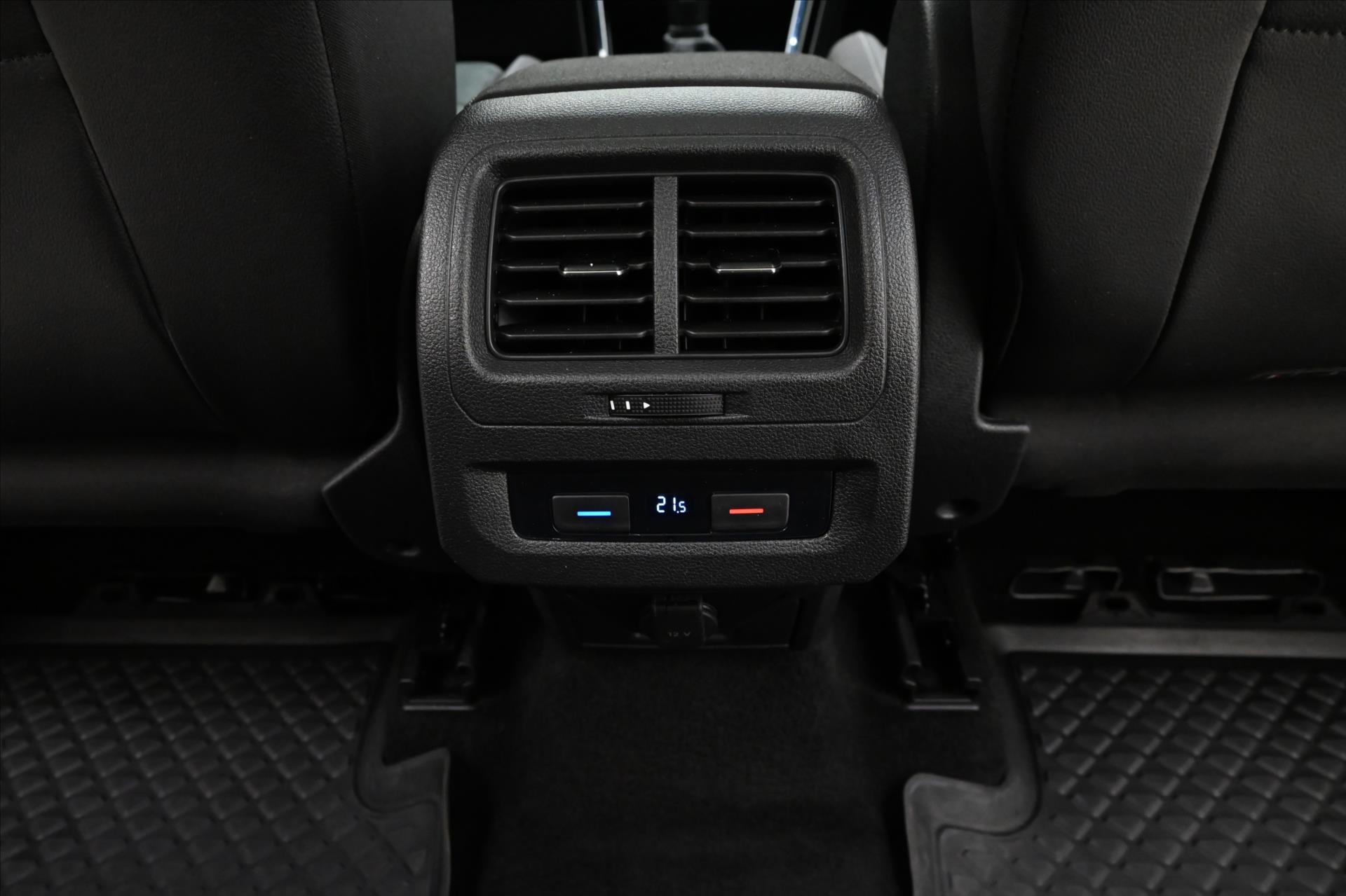 Hlavní fotografie vozu Volkswagen Touran 2,0 TDI 110kW DSG Highline 7míst Záruka až 5 let (23)