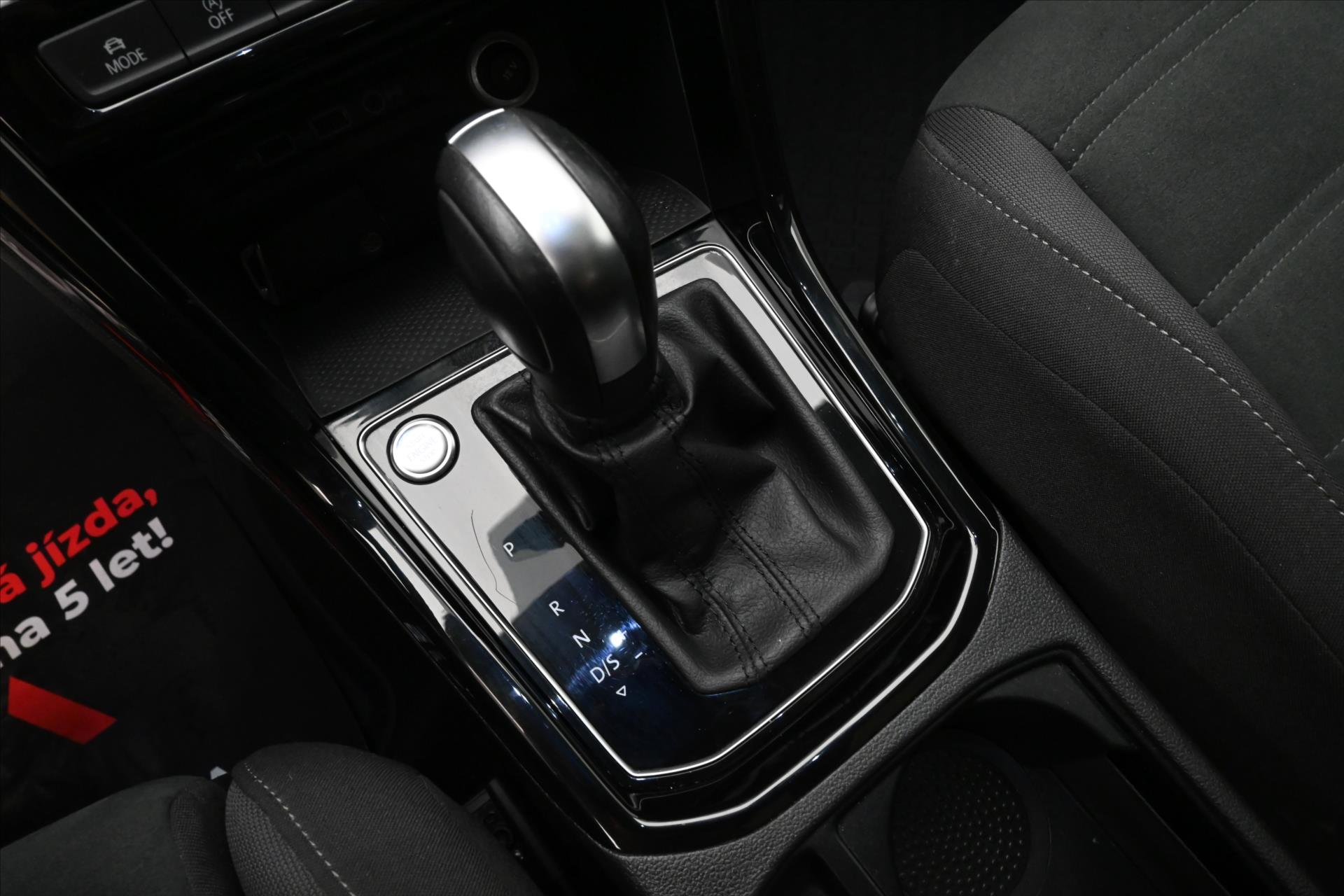 Hlavní fotografie vozu Volkswagen Touran 2,0 TDI 110kW DSG Highline 7míst Záruka až 5 let (24)