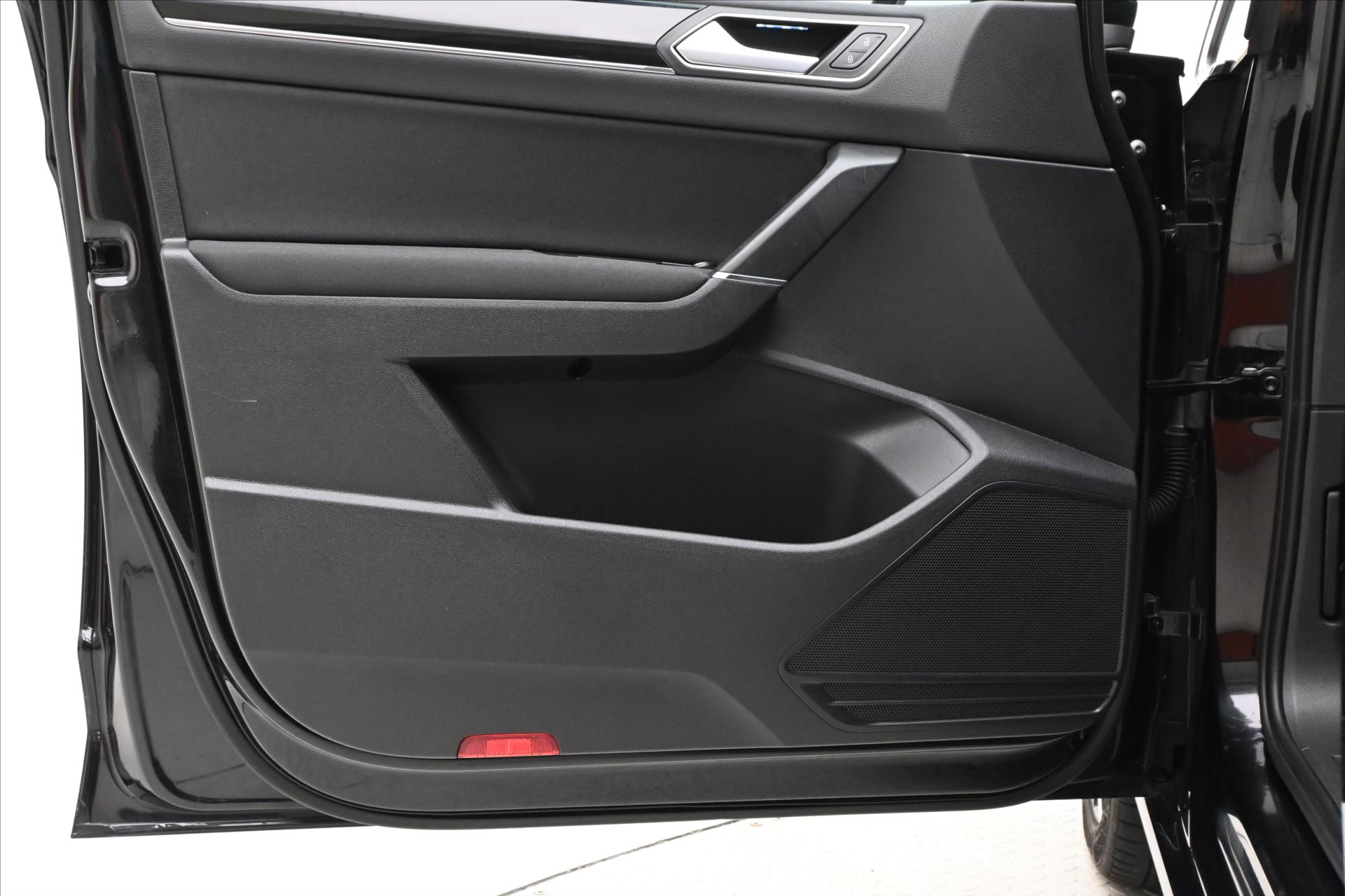 Hlavní fotografie vozu Volkswagen Touran 2,0 TDI 110kW DSG Highline 7míst Záruka až 5 let (26)