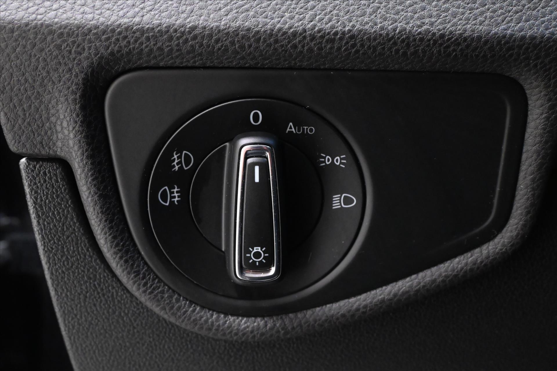Hlavní fotografie vozu Volkswagen Touran 2,0 TDI 110kW DSG Highline 7míst Záruka až 5 let (28)