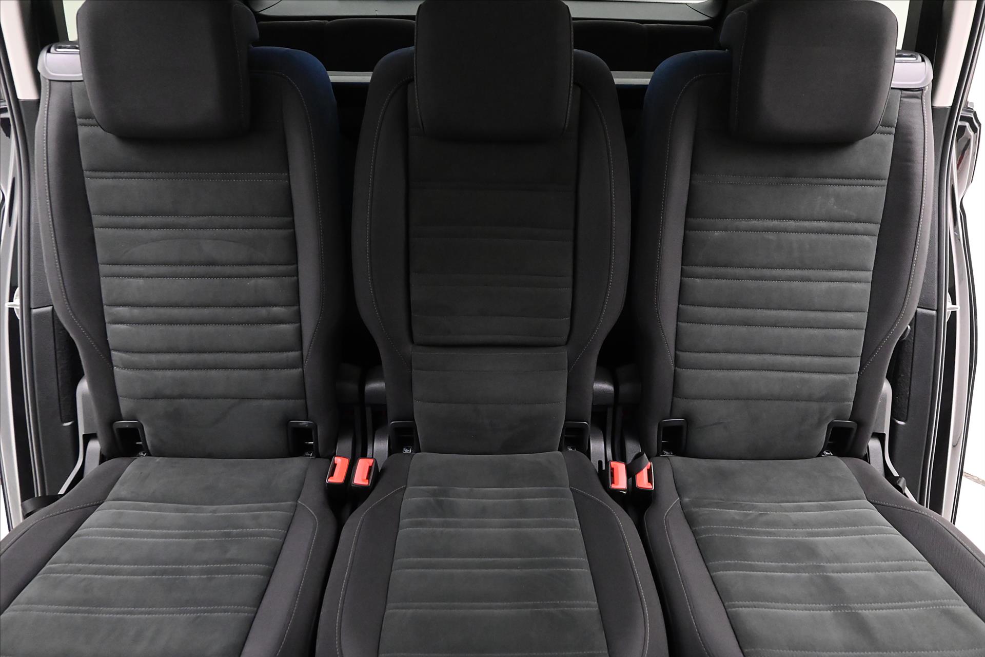 Hlavní fotografie vozu Volkswagen Touran 2,0 TDI 110kW DSG Highline 7míst Záruka až 5 let (30)