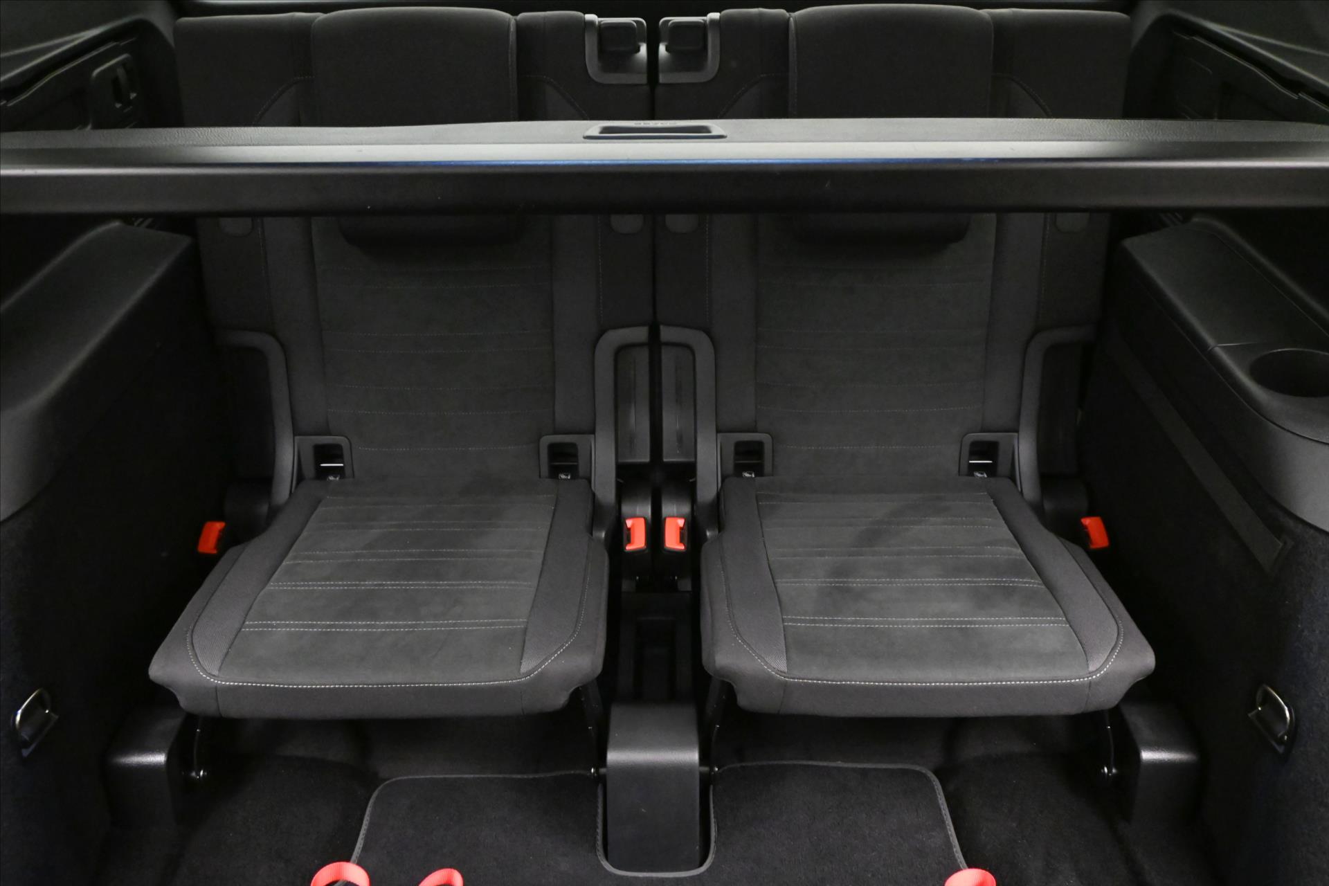 Hlavní fotografie vozu Volkswagen Touran 2,0 TDI 110kW DSG Highline 7míst Záruka až 5 let (31)
