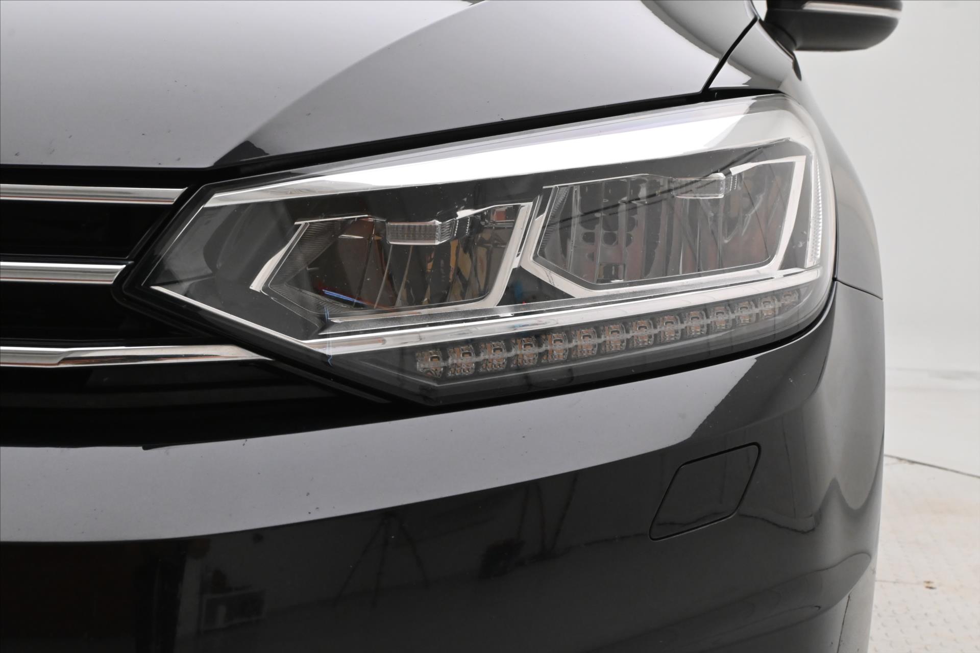 Hlavní fotografie vozu Volkswagen Touran 2,0 TDI 110kW DSG Highline 7míst Záruka až 5 let (32)