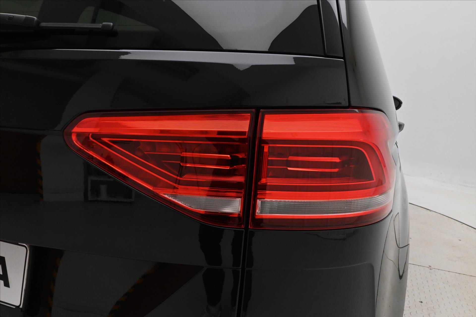 Hlavní fotografie vozu Volkswagen Touran 2,0 TDI 110kW DSG Highline 7míst Záruka až 5 let (33)