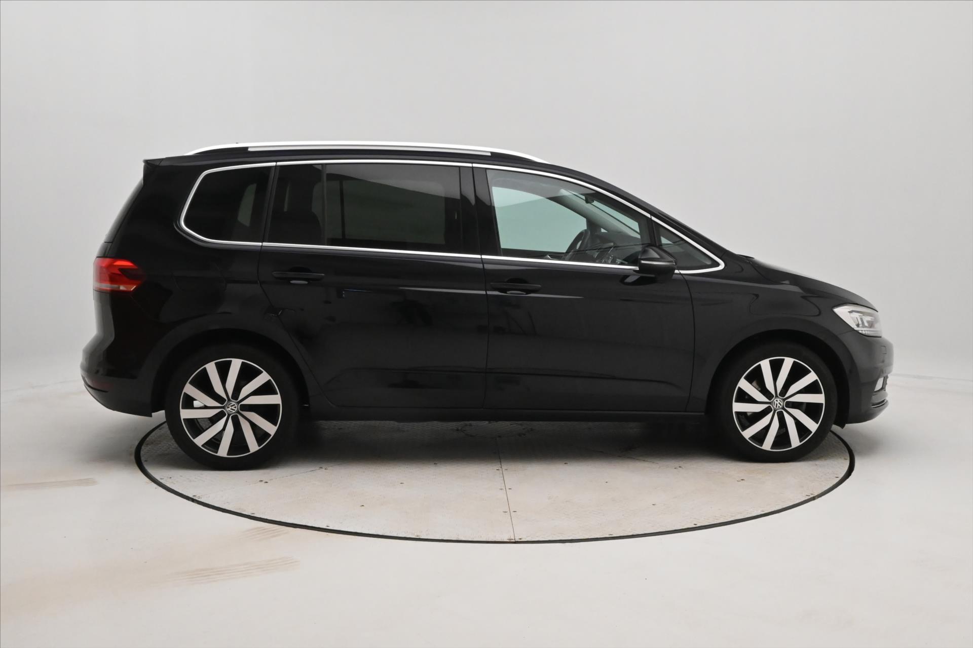 Hlavní fotografie vozu Volkswagen Touran 2,0 TDI 110kW DSG Highline 7míst Záruka až 5 let (5)