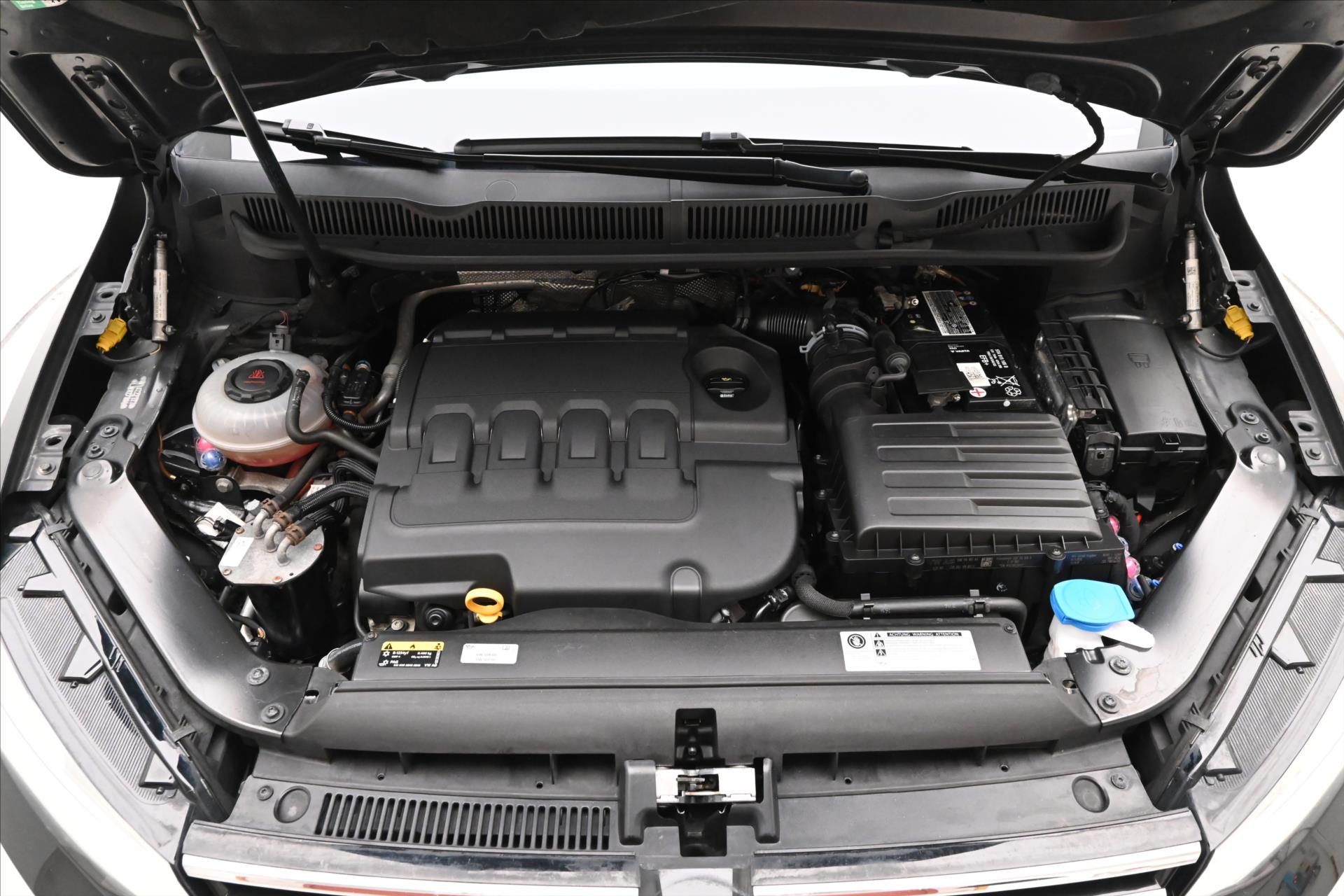 Hlavní fotografie vozu Volkswagen Touran 2,0 TDI 110kW DSG Highline 7míst Záruka až 5 let (10)