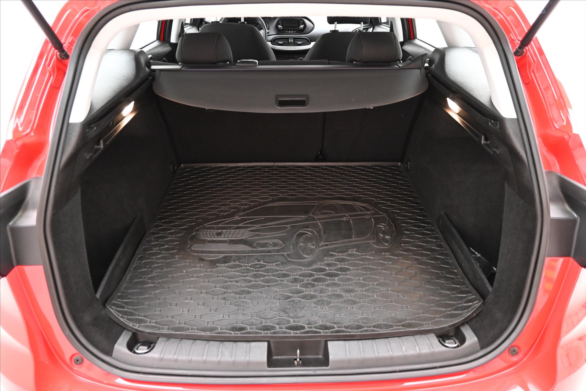 Hlavní fotografie vozu Fiat Tipo 1,3 MultiJet 70kW nová STK Záruka až 5 let (10)