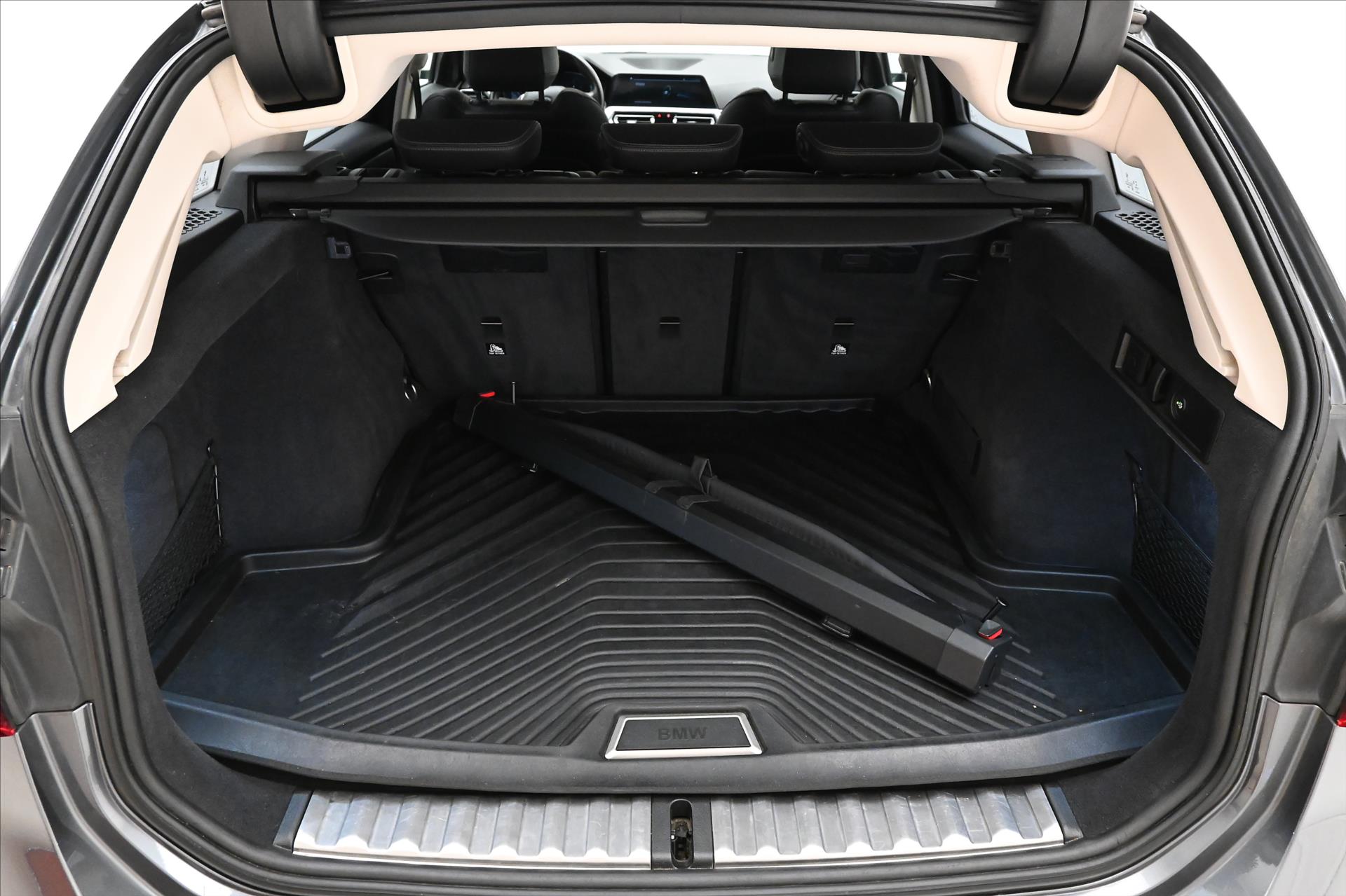 Hlavní fotografie vozu BMW Řada 3 2,0 320d 140 kW SportTouring Steptronic Záruka až 5 le (11)
