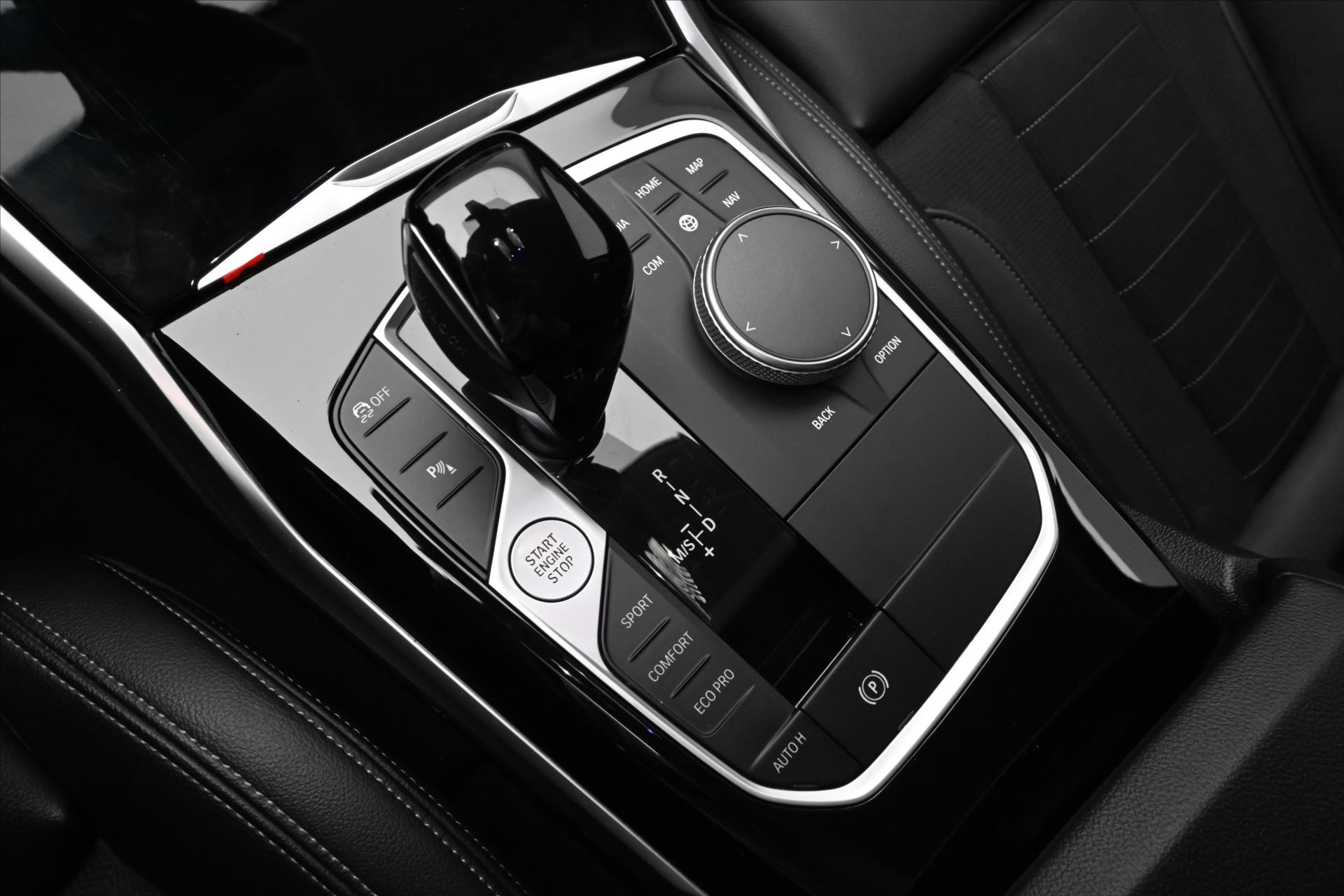 Hlavní fotografie vozu BMW Řada 3 2,0 320d 140 kW SportTouring Steptronic Záruka až 5 le (23)