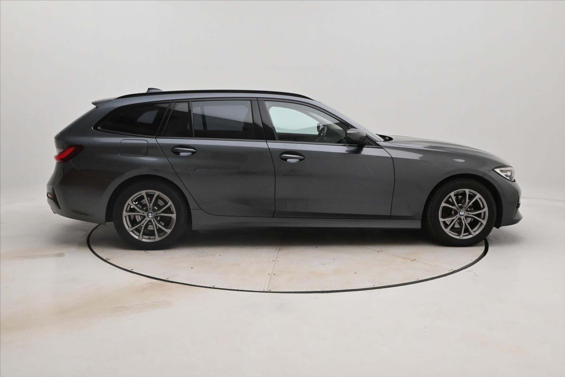 Hlavní fotografie vozu BMW Řada 3 2,0 320d 140 kW SportTouring Steptronic Záruka až 5 le (5)