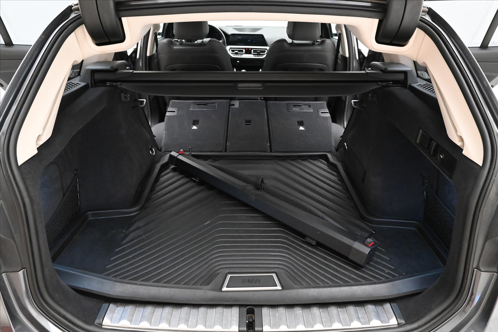 Hlavní fotografie vozu BMW Řada 3 2,0 320d 140kW Sport Touring Steptronic Záruka až 5 le (11)