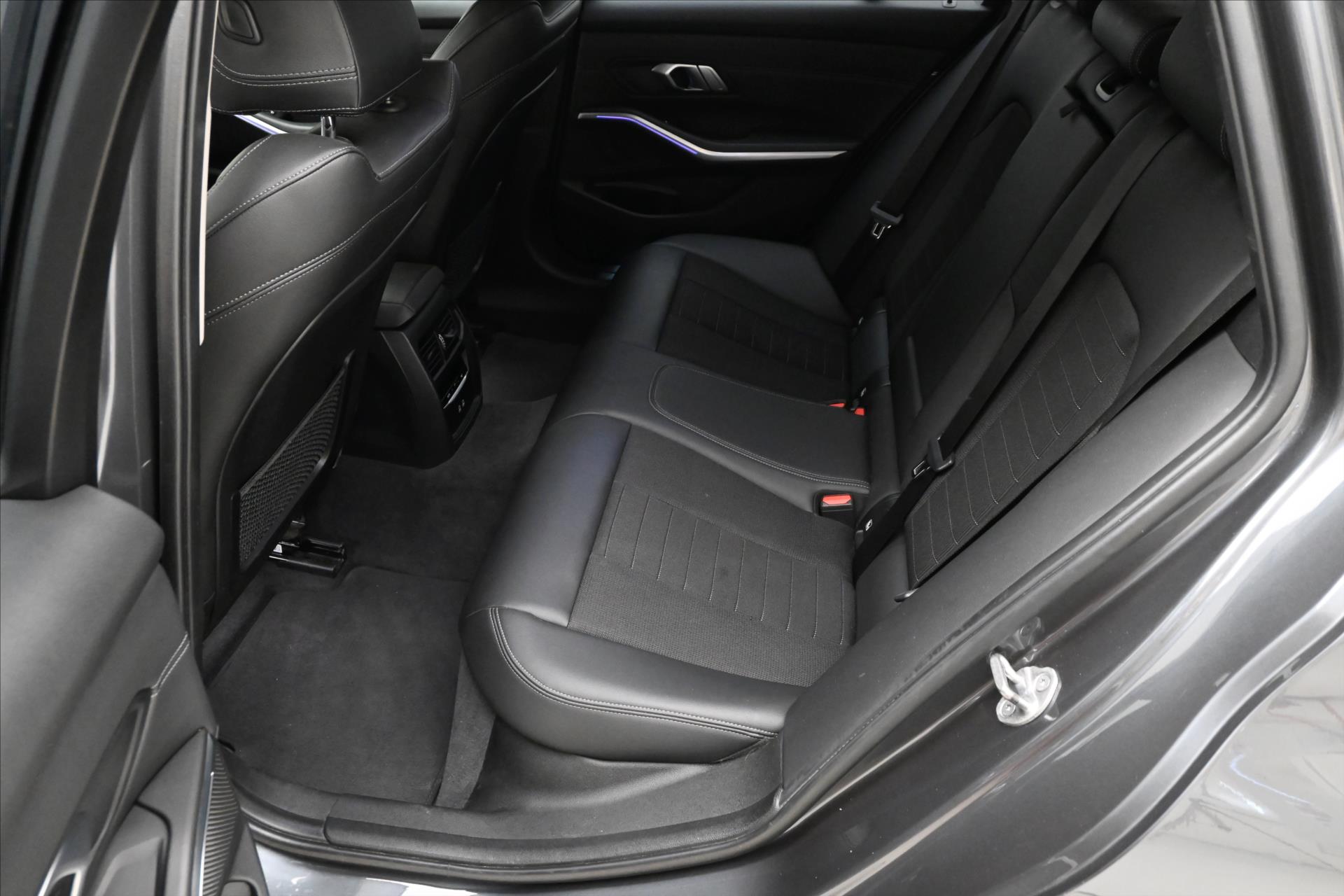 Hlavní fotografie vozu BMW Řada 3 2,0 320d 140kW Sport Touring Steptronic Záruka až 5 le (14)