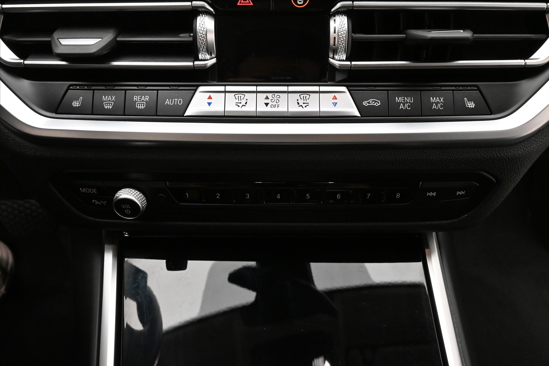 Hlavní fotografie vozu BMW Řada 3 2,0 320d 140kW Sport Touring Steptronic Záruka až 5 le (20)