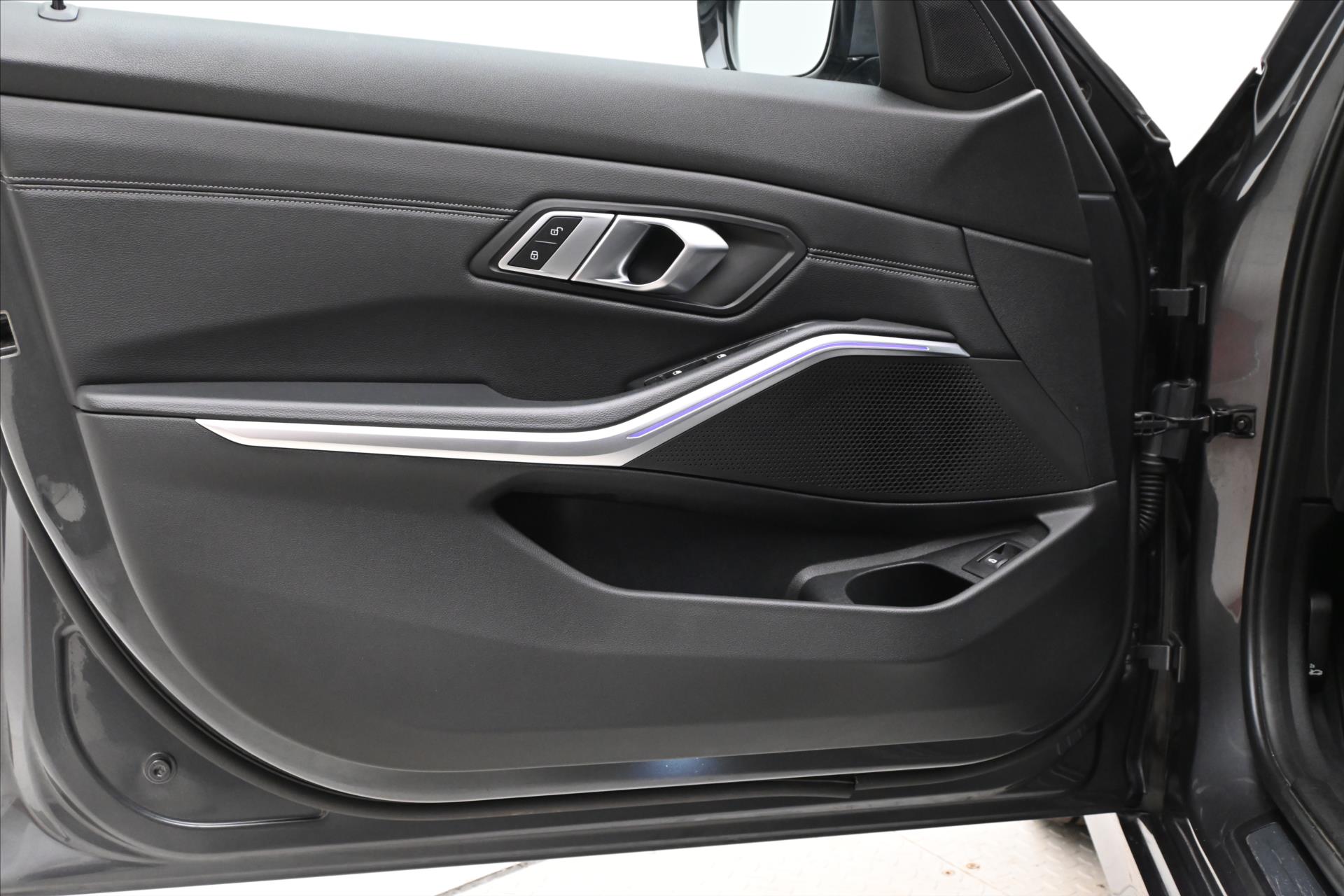 Hlavní fotografie vozu BMW Řada 3 2,0 320d 140kW Sport Touring Steptronic Záruka až 5 le (24)