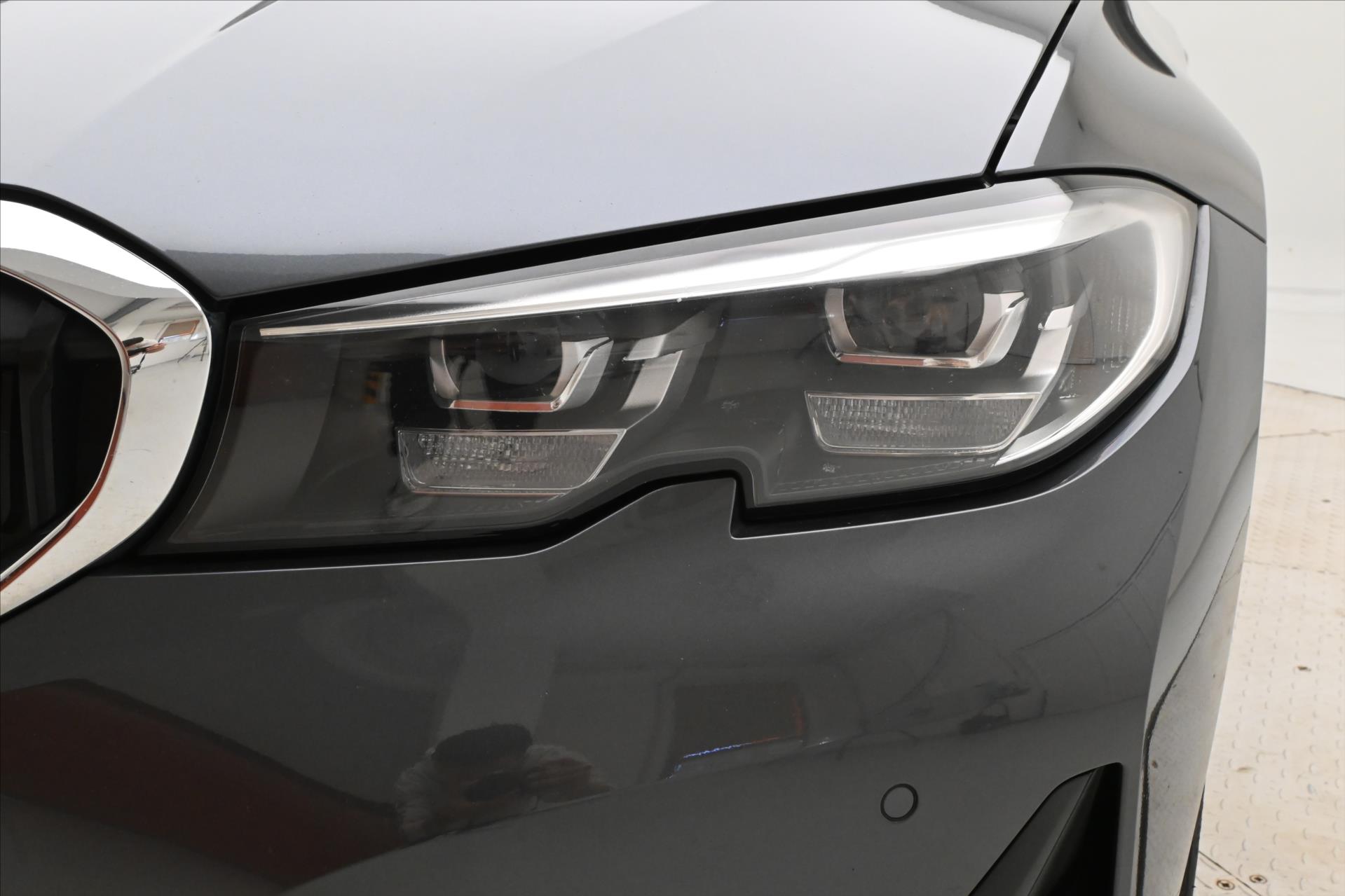 Hlavní fotografie vozu BMW Řada 3 2,0 320d 140kW Sport Touring Steptronic Záruka až 5 le (30)